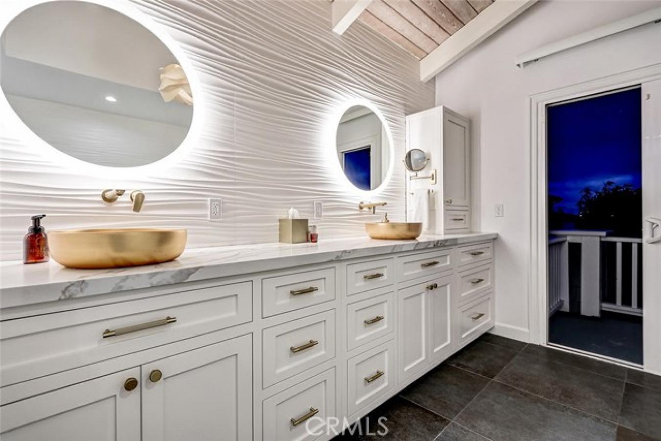 Manhattan Beach, Los Angeles, 90266, United States, 4 Bedrooms Bedrooms, ,3 BathroomsBathrooms,Residential,For Sale,1900091