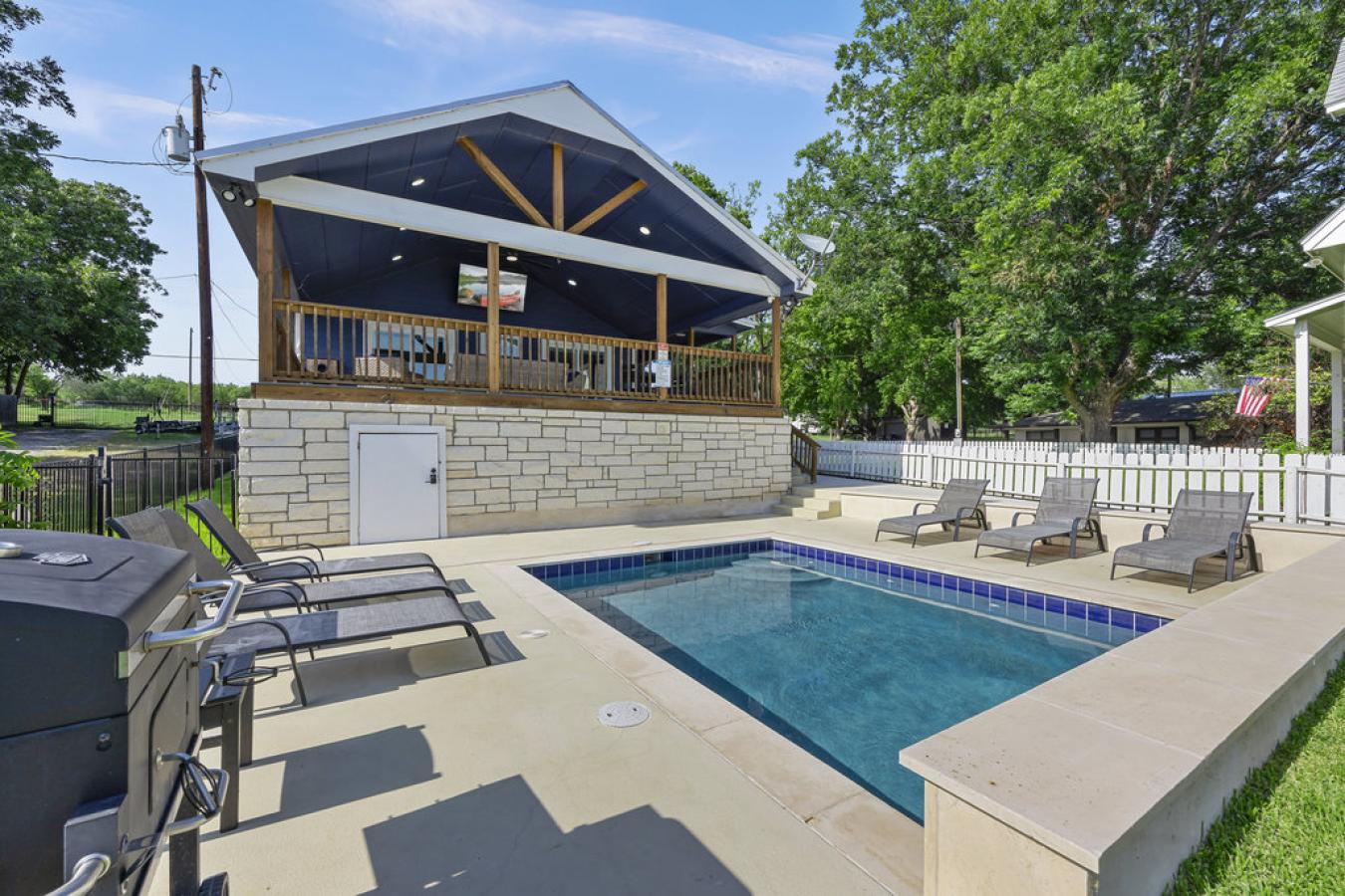 Kingsland, Llano, 78639, United States, 4 Bedrooms Bedrooms, ,3 BathroomsBathrooms,Residential,For Sale,1900086