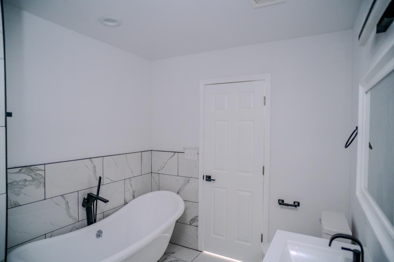 Charlotte, North Carolina, 28216, United States, 4 Bedrooms Bedrooms, ,2 BathroomsBathrooms,Residential,For Sale,1900085