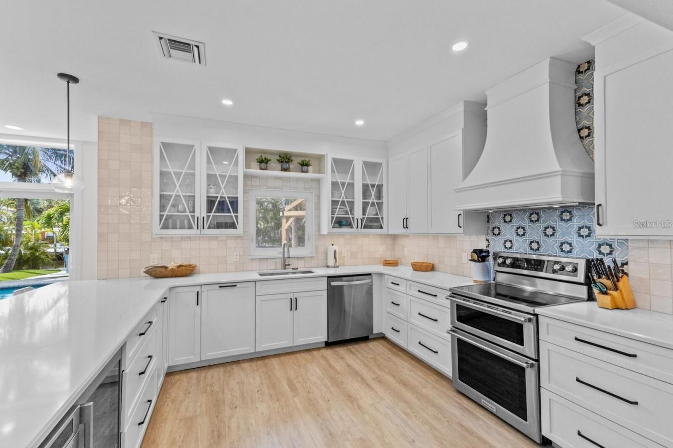 Anna Maria Islan, Manatee, 34206, United States, 5 Bedrooms Bedrooms, ,5 BathroomsBathrooms,Residential,For Sale,1900081