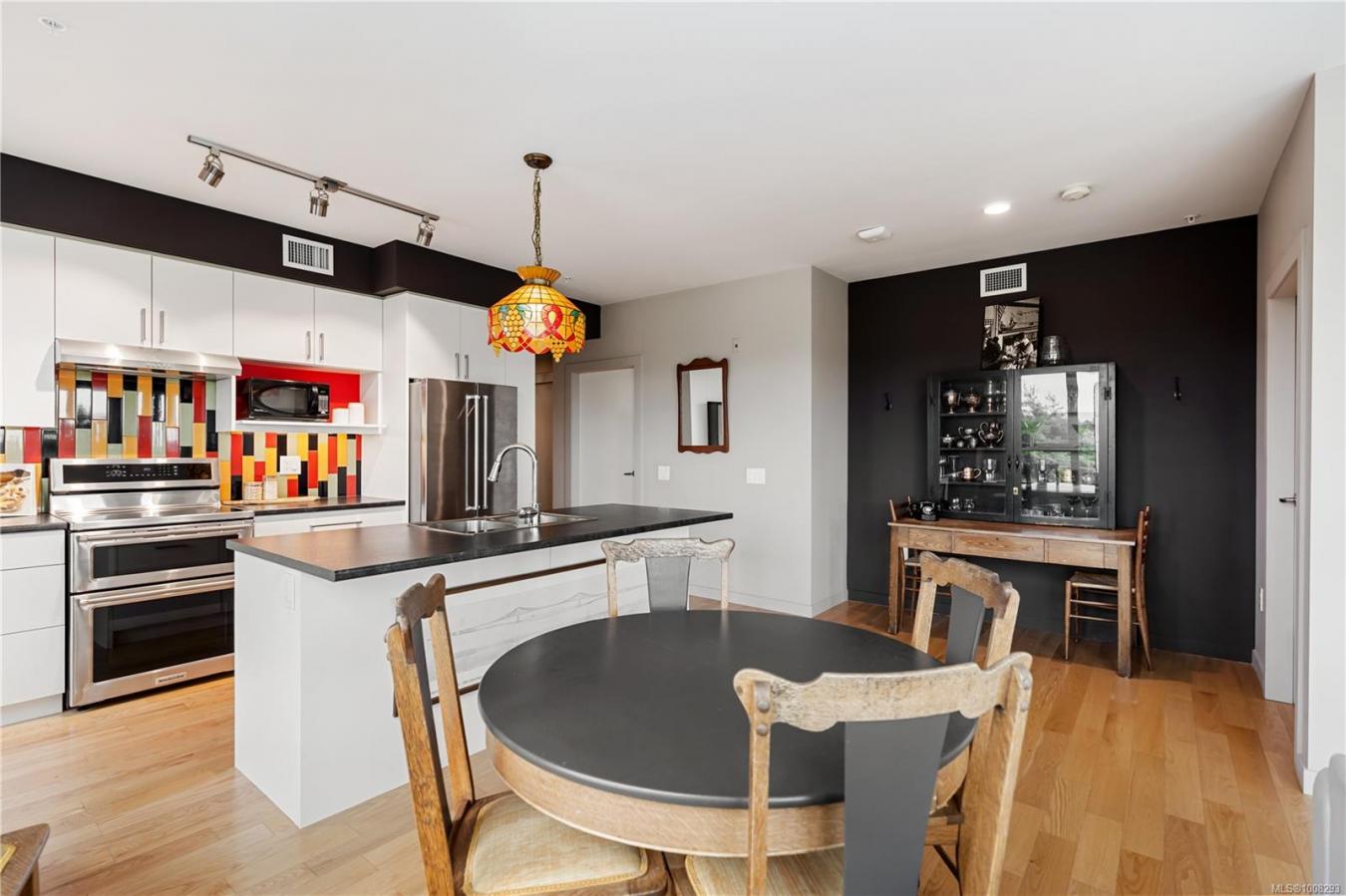 Sidney, Capital Regional District, V8L 2A4, Canada, 3 Bedrooms Bedrooms, ,2 BathroomsBathrooms,Residential,For Sale,1900080