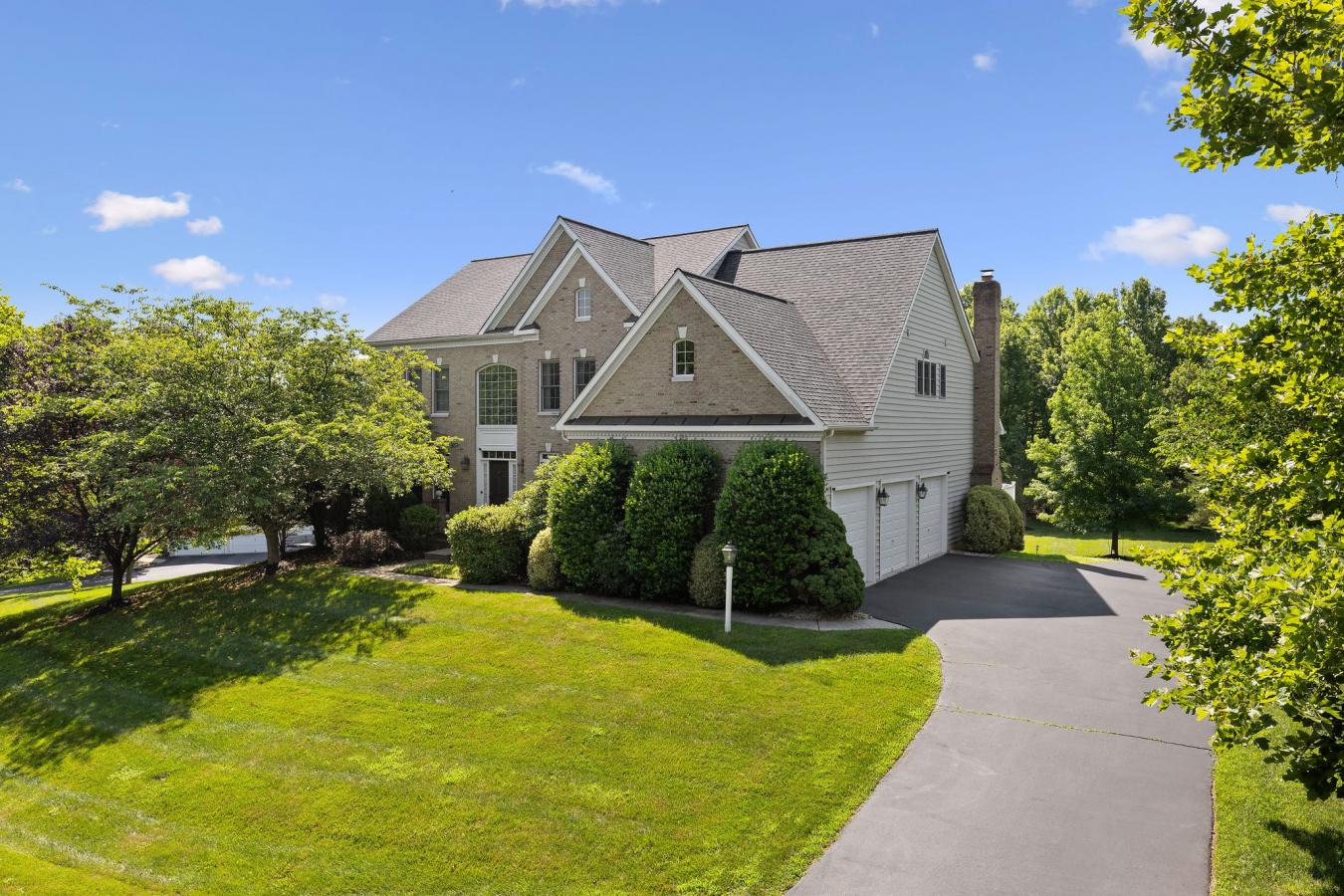 Aldie, Virginia, 20105, United States, 5 Bedrooms Bedrooms, ,4 BathroomsBathrooms,Residential,For Sale,1900329