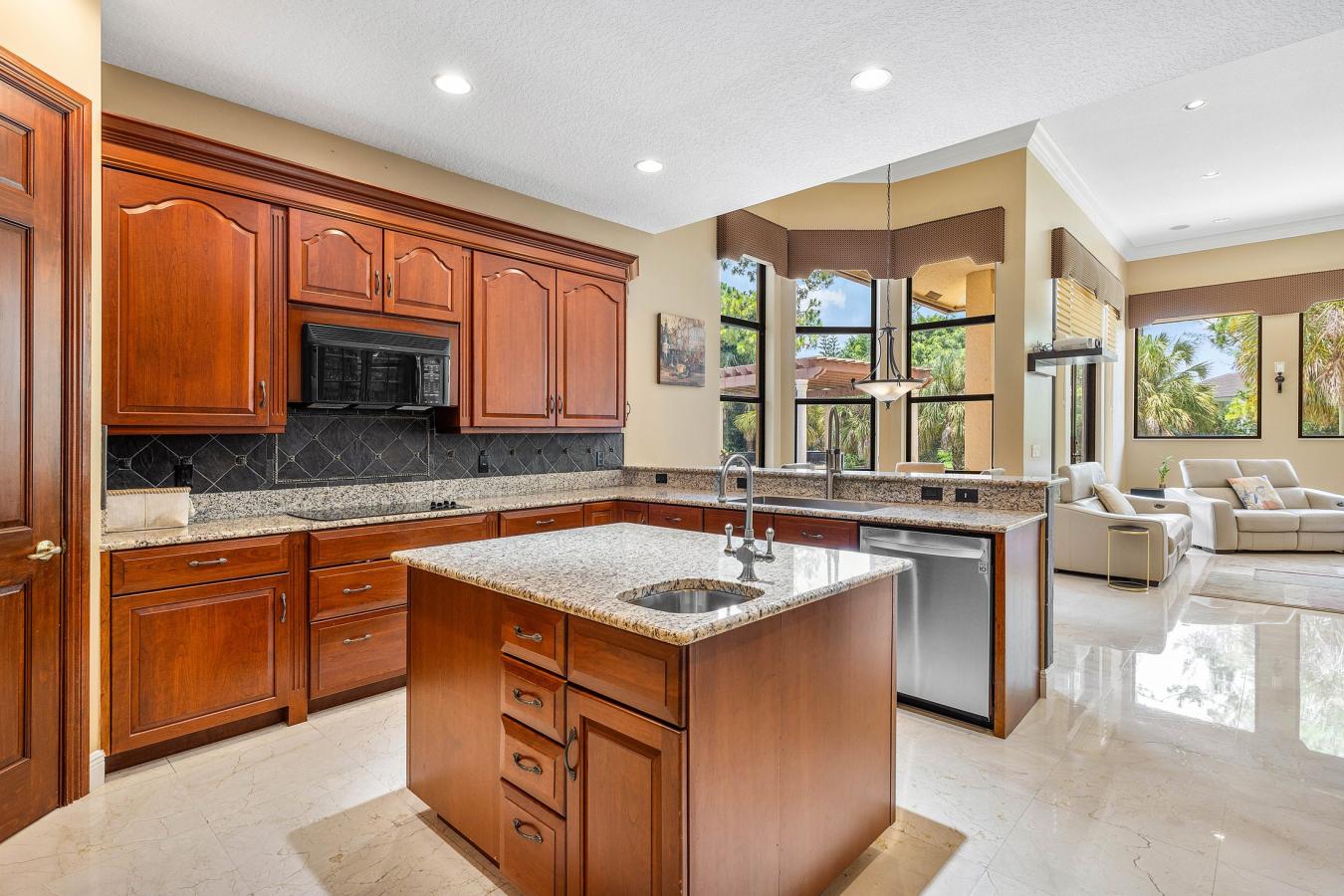 Parkland, Broward, 33067, United States, 6 Bedrooms Bedrooms, ,4 BathroomsBathrooms,Residential,For Sale,1900076