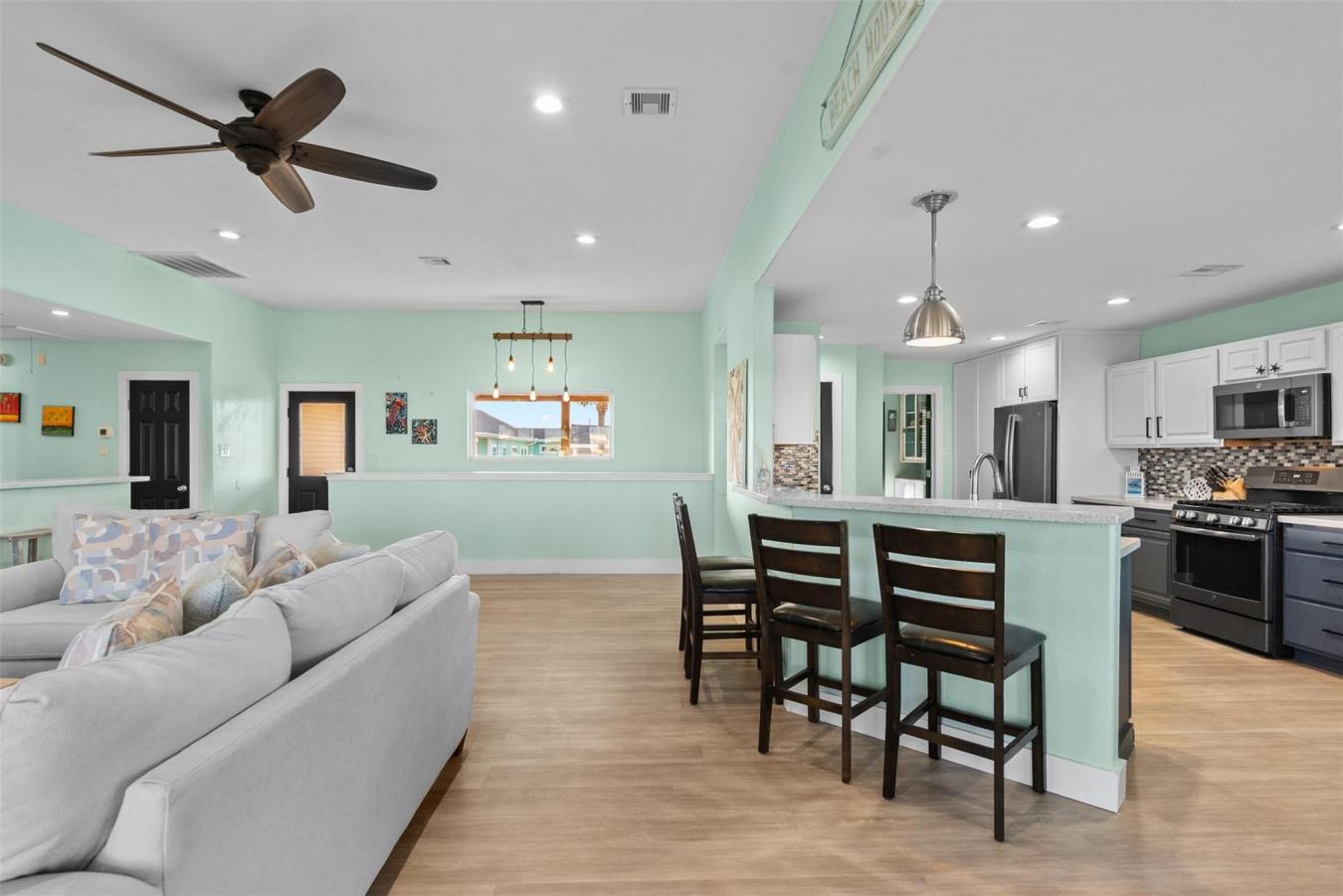 Galveston, Galveston, 77554, United States, 3 Bedrooms Bedrooms, ,1 BathroomBathrooms,Residential,For Sale,1944219