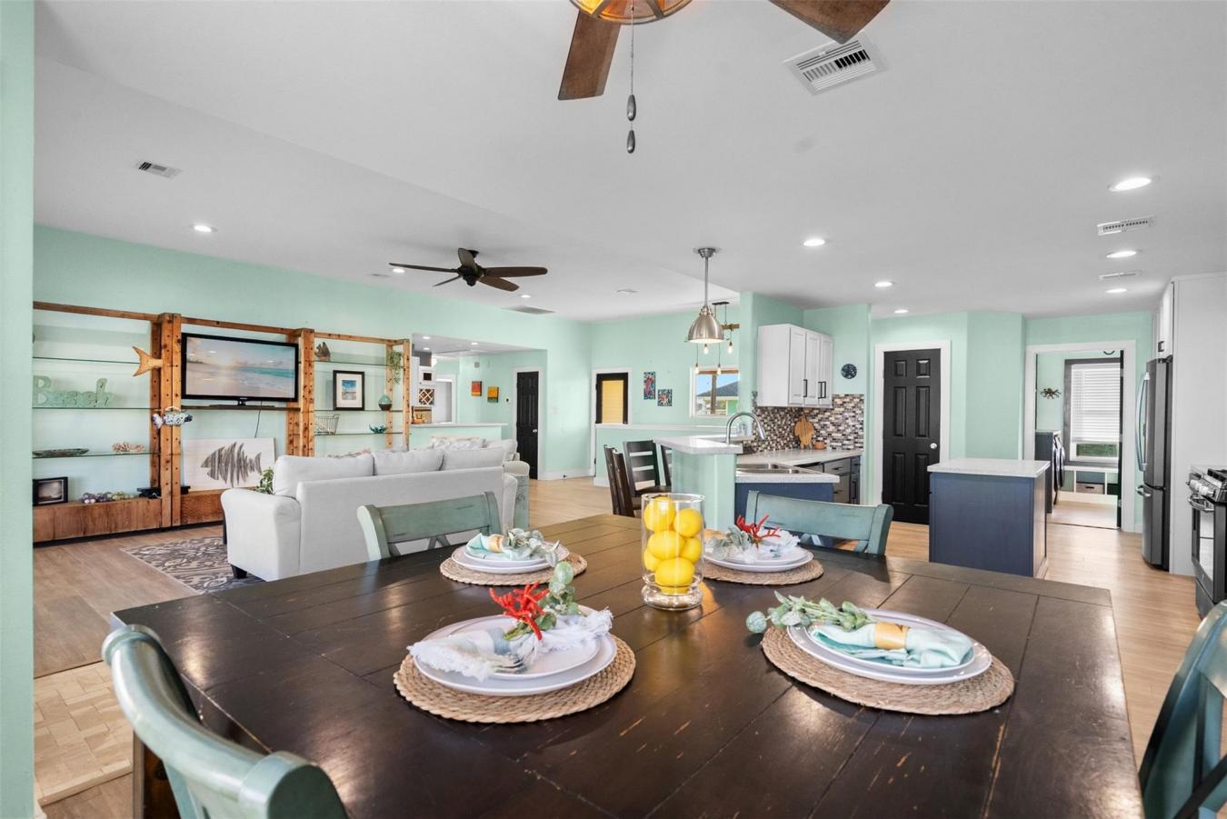 Galveston, Galveston, 77554, United States, 3 Bedrooms Bedrooms, ,1 BathroomBathrooms,Residential,For Sale,1944219