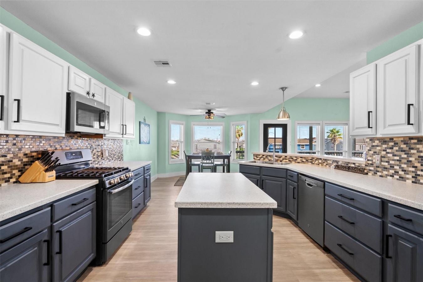 Galveston, Galveston, 77554, United States, 3 Bedrooms Bedrooms, ,1 BathroomBathrooms,Residential,For Sale,1944219