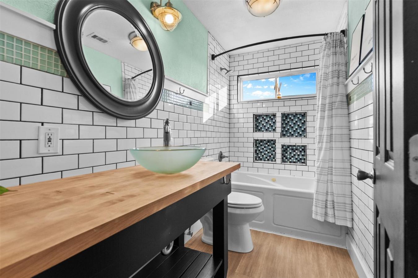 Galveston, Galveston, 77554, United States, 3 Bedrooms Bedrooms, ,1 BathroomBathrooms,Residential,For Sale,1944219