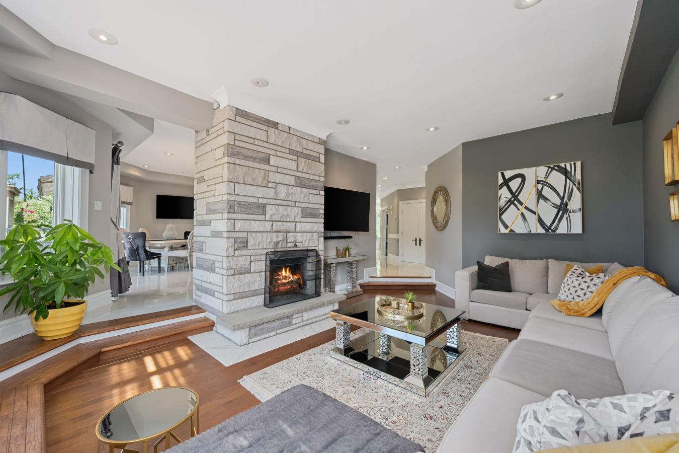 King, ON, L7B0C7, Canada, 4 Bedrooms Bedrooms, ,5 BathroomsBathrooms,Residential,For Sale,1900319