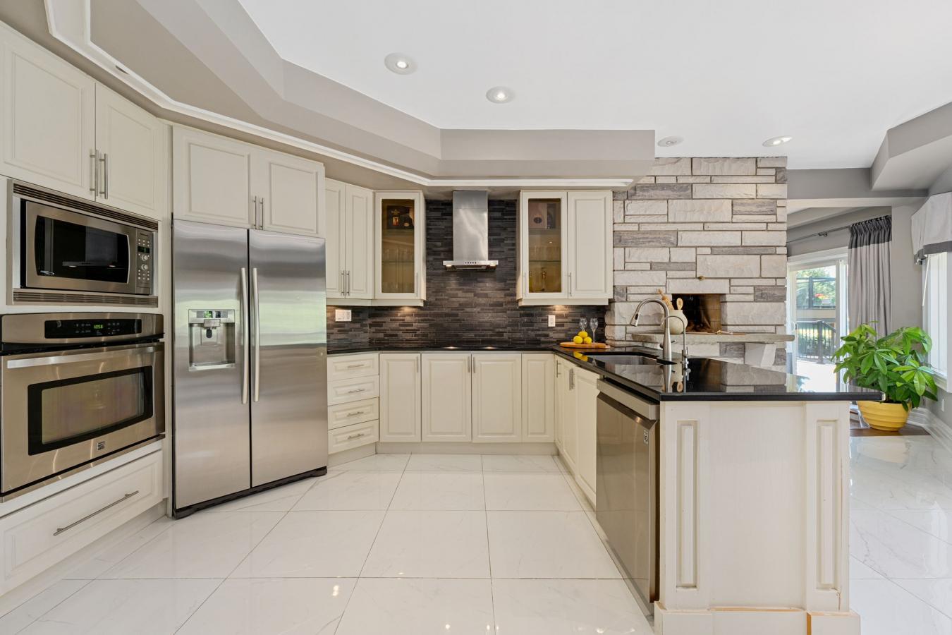 King, ON, L7B0C7, Canada, 4 Bedrooms Bedrooms, ,5 BathroomsBathrooms,Residential,For Sale,1900319