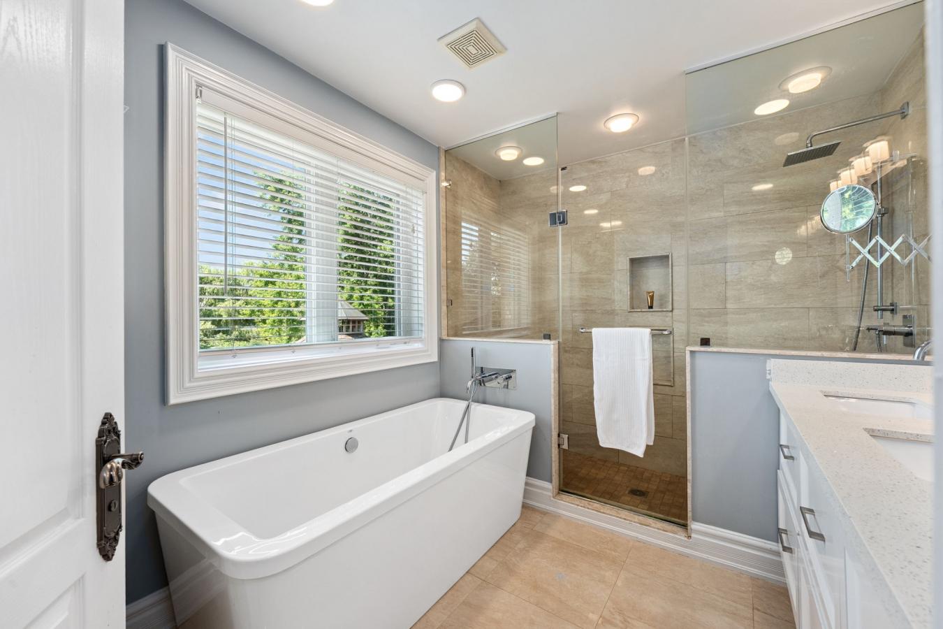 King, ON, L7B0C7, Canada, 4 Bedrooms Bedrooms, ,5 BathroomsBathrooms,Residential,For Sale,1900319