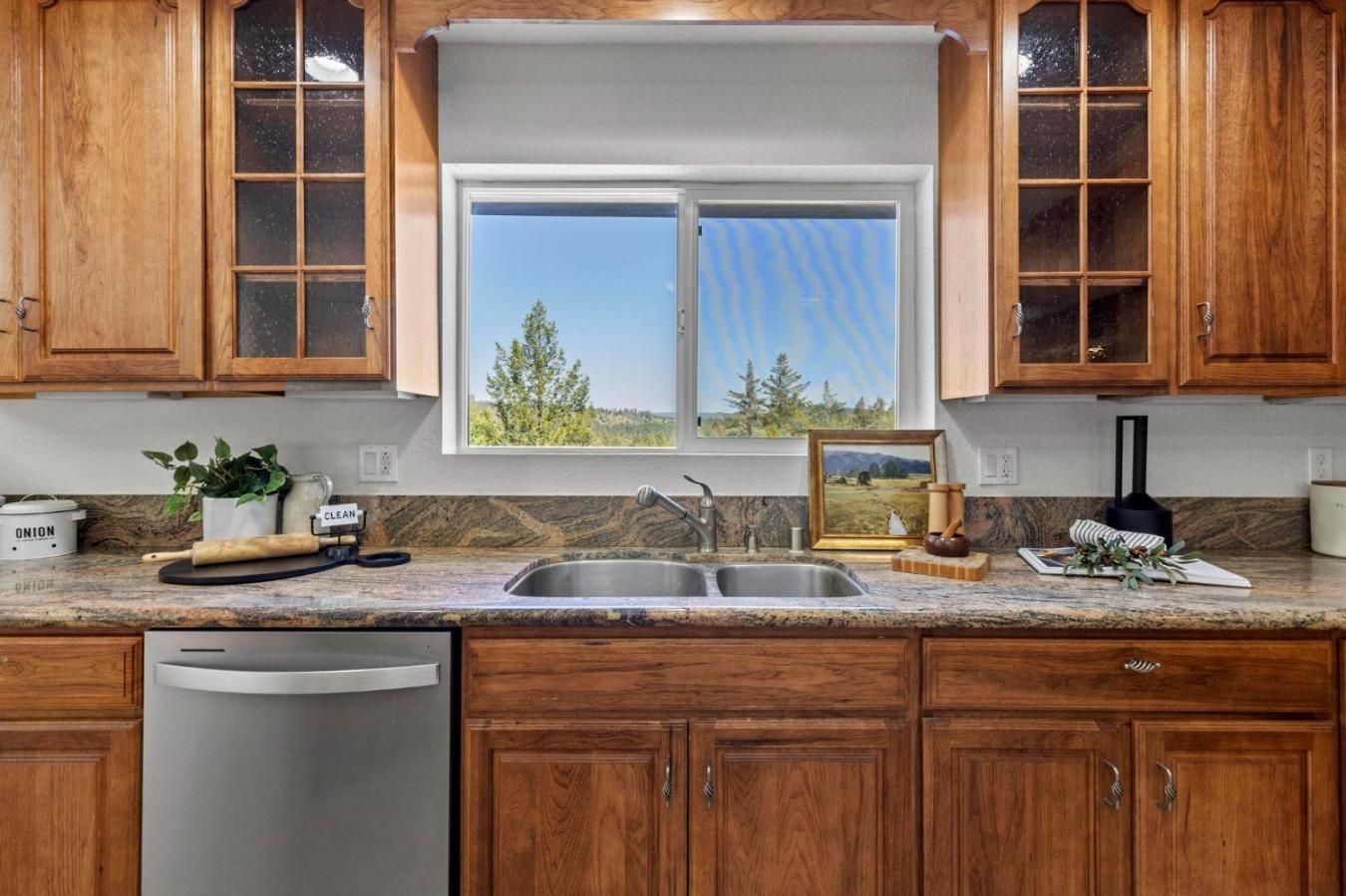 Colfax, Placer, 95713, United States, 5 Bedrooms Bedrooms, ,3 BathroomsBathrooms,Residential,For Sale,1900318