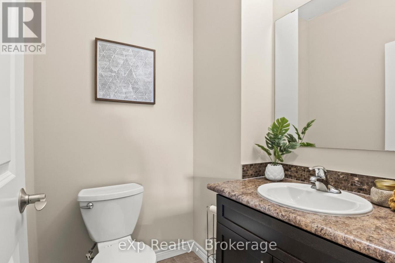 Guelph (Downtown), ON, N1H0A4, Canada, 3 Bedrooms Bedrooms, ,2 BathroomsBathrooms,Residential,For Sale,1900312