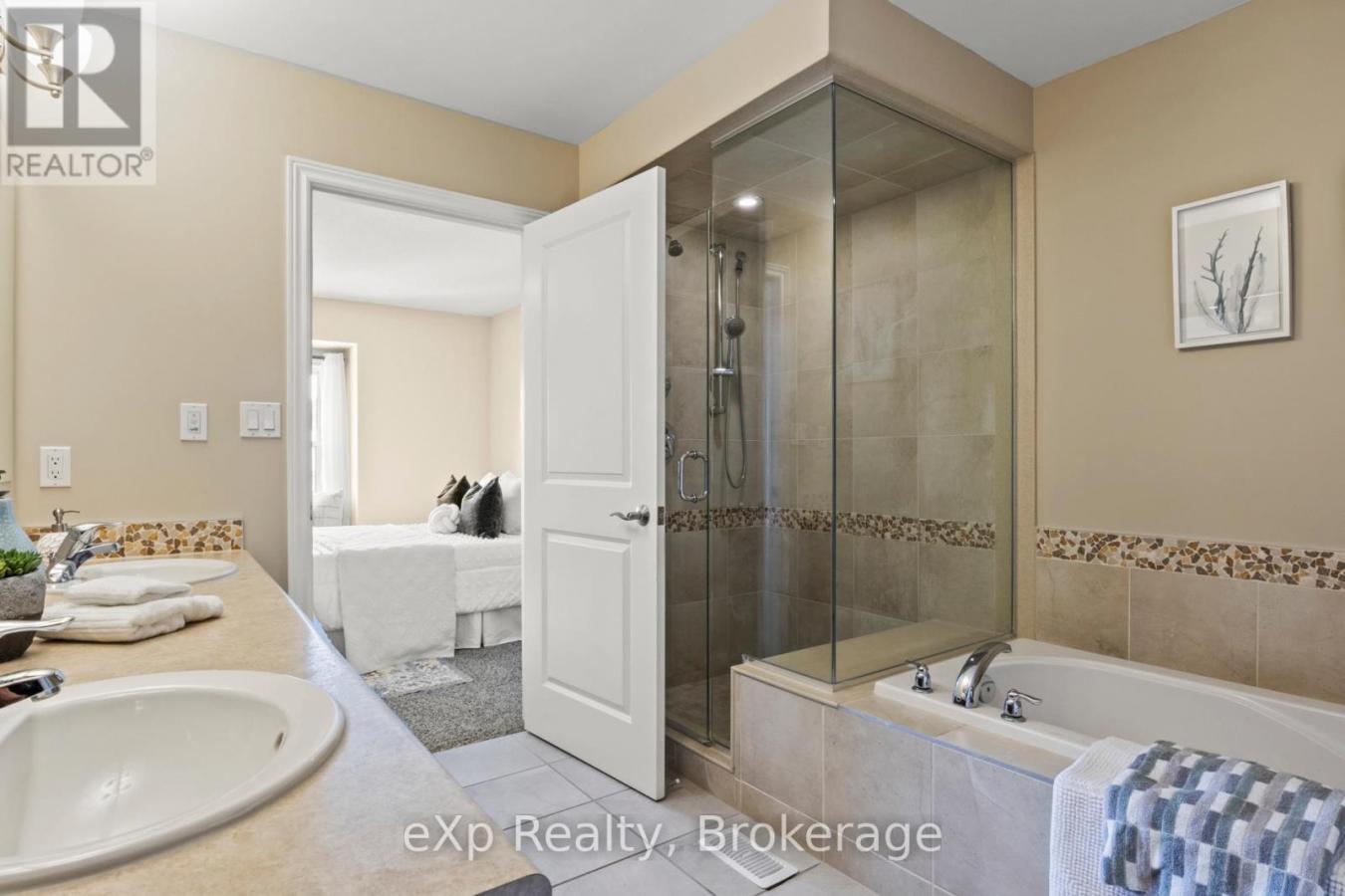 Guelph (Downtown), ON, N1H0A4, Canada, 3 Bedrooms Bedrooms, ,2 BathroomsBathrooms,Residential,For Sale,1900312