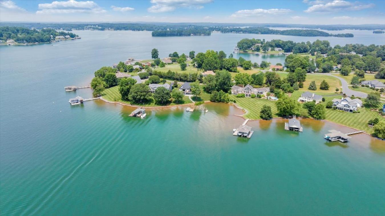 Penhook, Franklin, 24137, United States, 5 Bedrooms Bedrooms, ,4 BathroomsBathrooms,Residential,For Sale,1900303