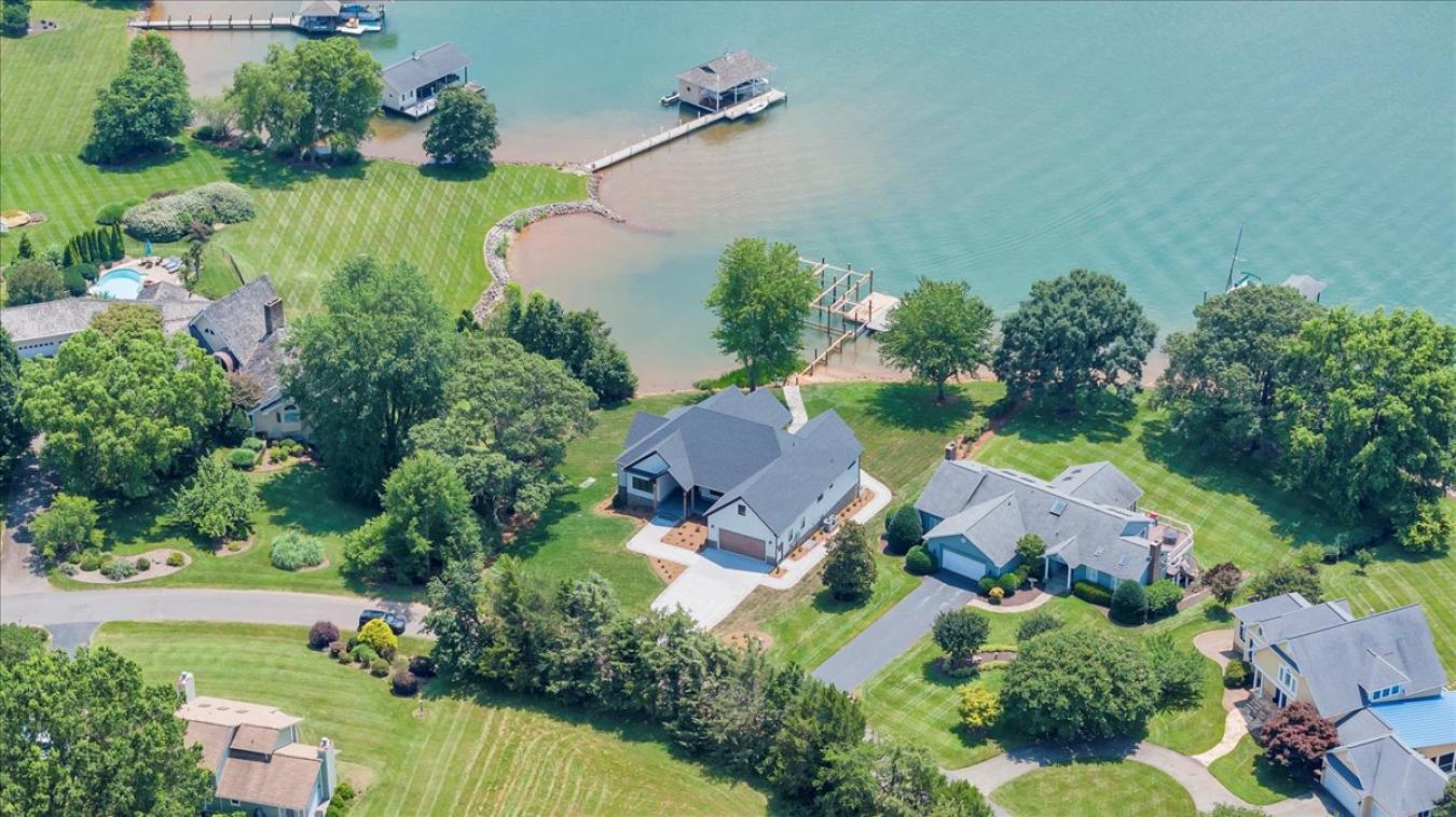 Penhook, Franklin, 24137, United States, 5 Bedrooms Bedrooms, ,4 BathroomsBathrooms,Residential,For Sale,1900303