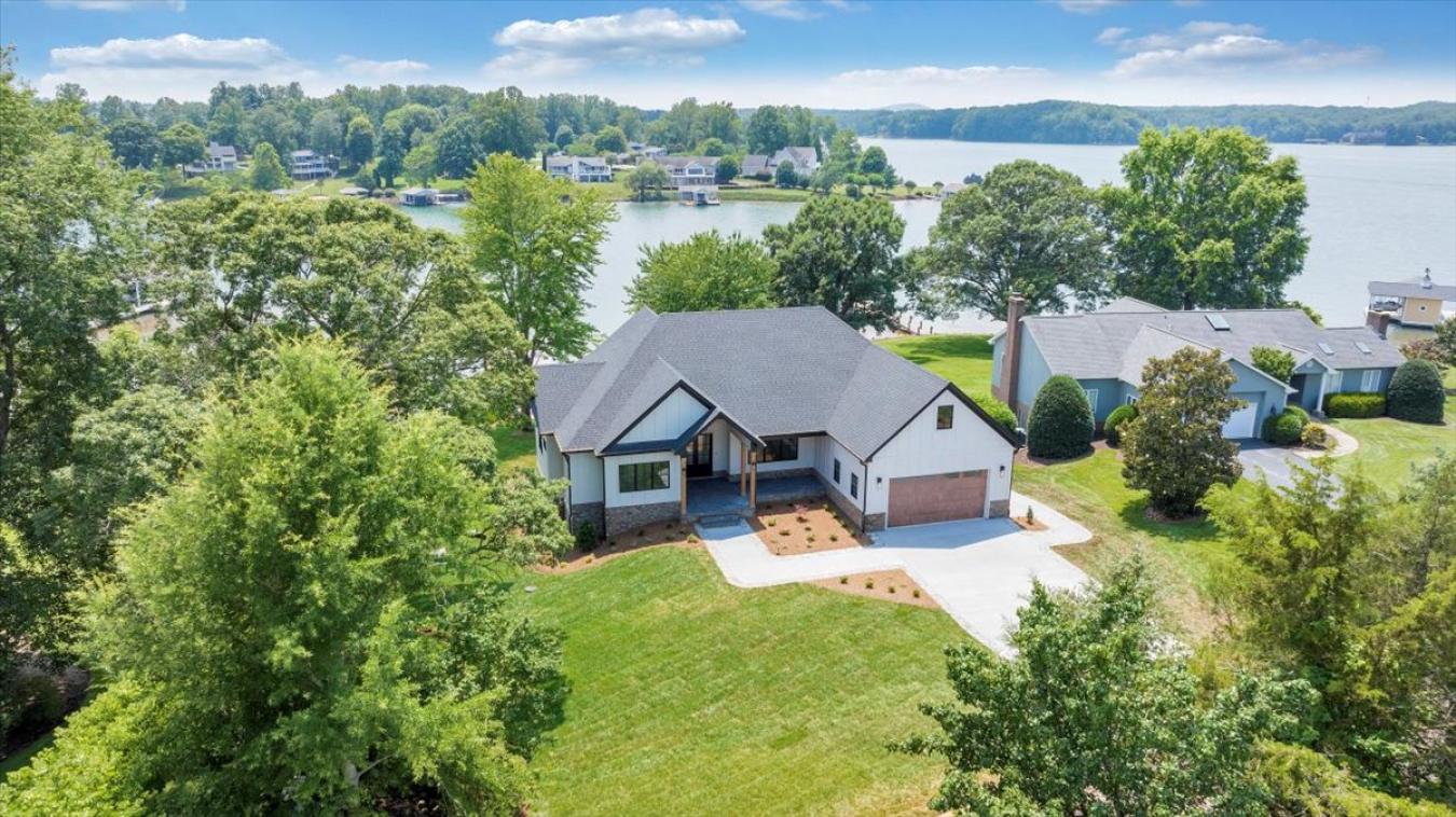 Penhook, Franklin, 24137, United States, 5 Bedrooms Bedrooms, ,4 BathroomsBathrooms,Residential,For Sale,1900303
