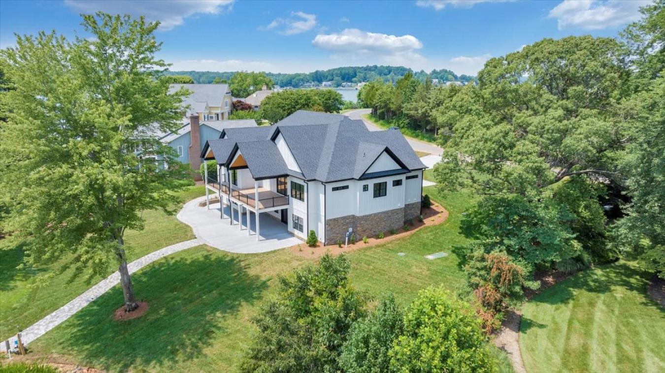 Penhook, Franklin, 24137, United States, 5 Bedrooms Bedrooms, ,4 BathroomsBathrooms,Residential,For Sale,1900303