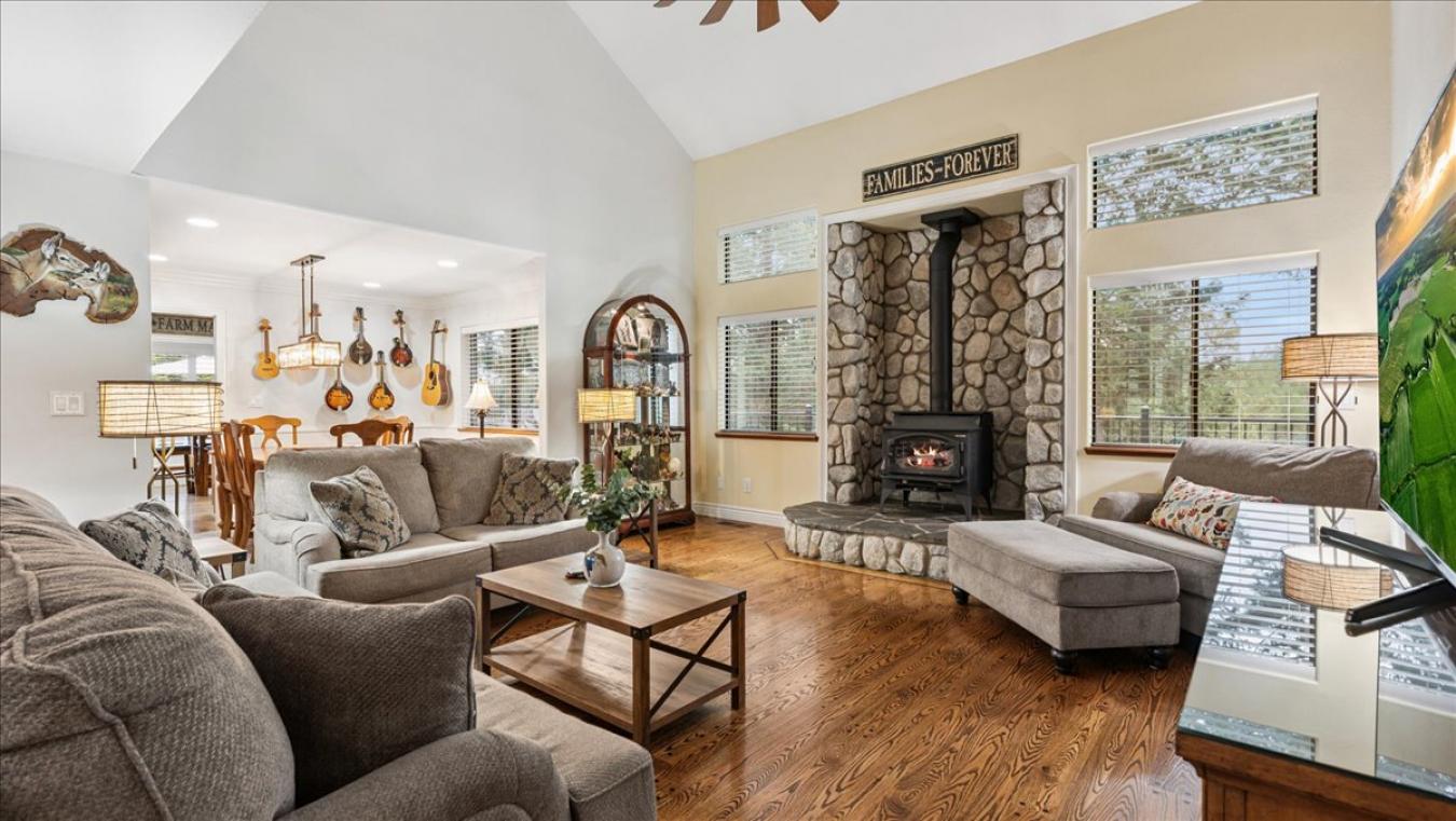 Colfax, Placer, 95713, United States, 4 Bedrooms Bedrooms, ,3 BathroomsBathrooms,Residential,For Sale,1900302