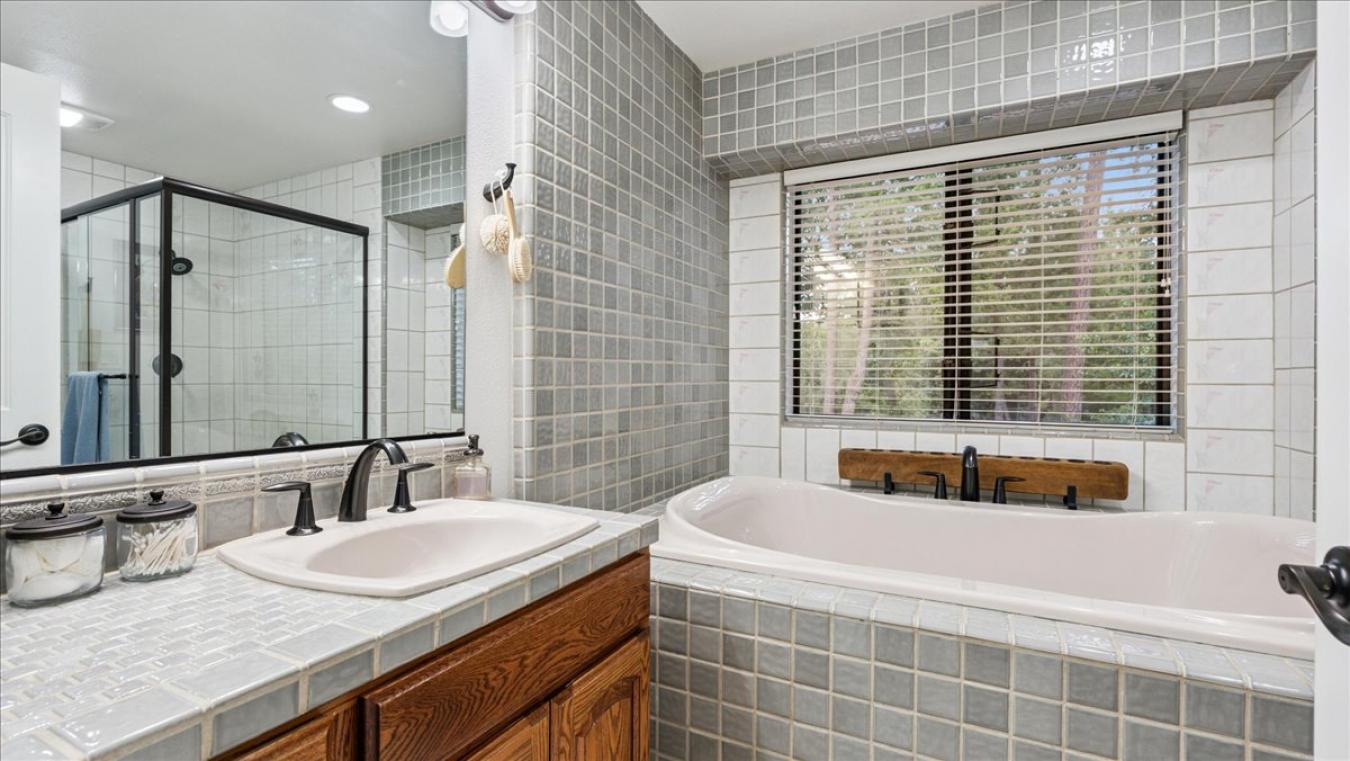 Colfax, Placer, 95713, United States, 4 Bedrooms Bedrooms, ,3 BathroomsBathrooms,Residential,For Sale,1900302