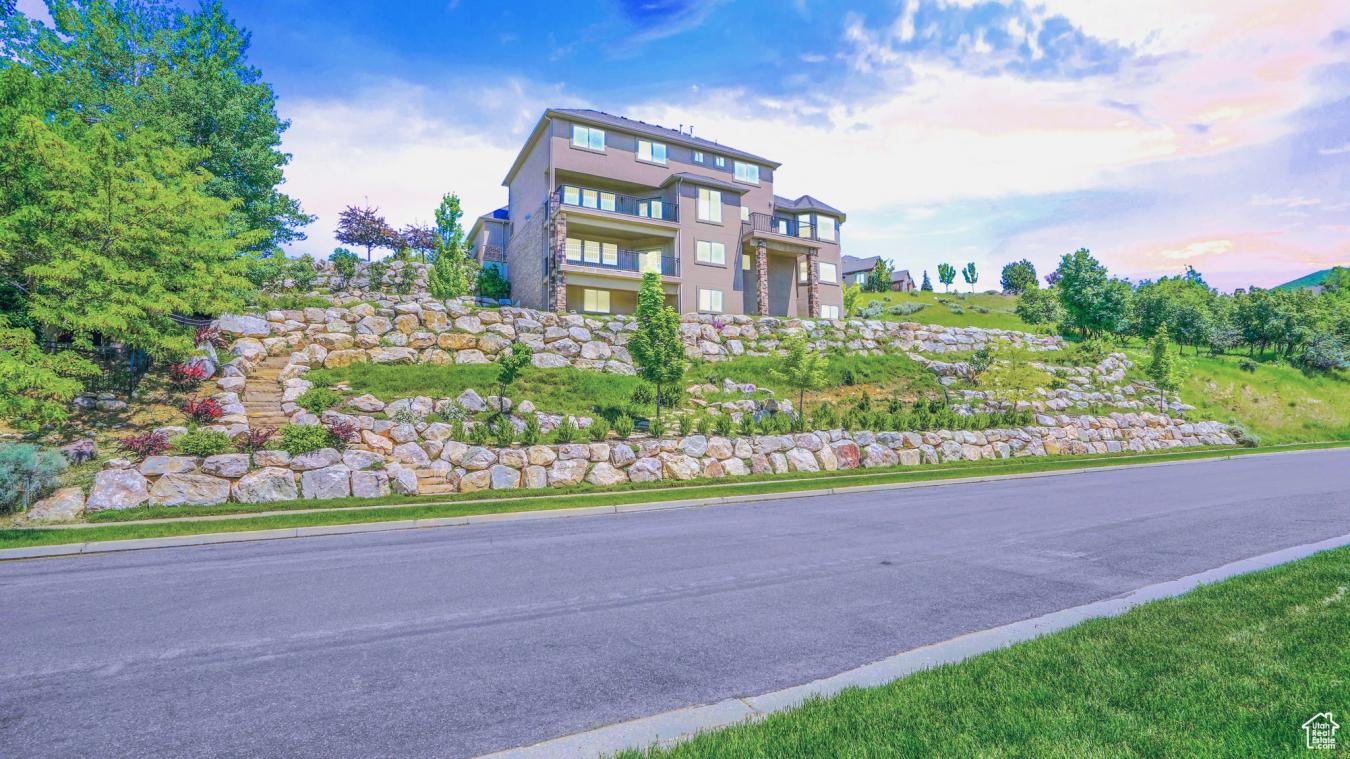 Bountiful, Utah, 84010, United States, 6 Bedrooms Bedrooms, ,6 BathroomsBathrooms,Residential,For Sale,1900300