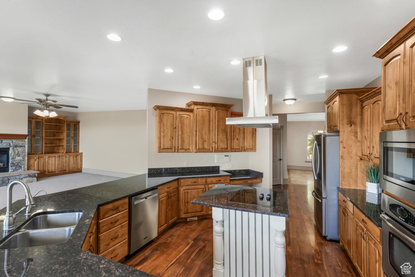 Bountiful, Utah, 84010, United States, 6 Bedrooms Bedrooms, ,6 BathroomsBathrooms,Residential,For Sale,1900300