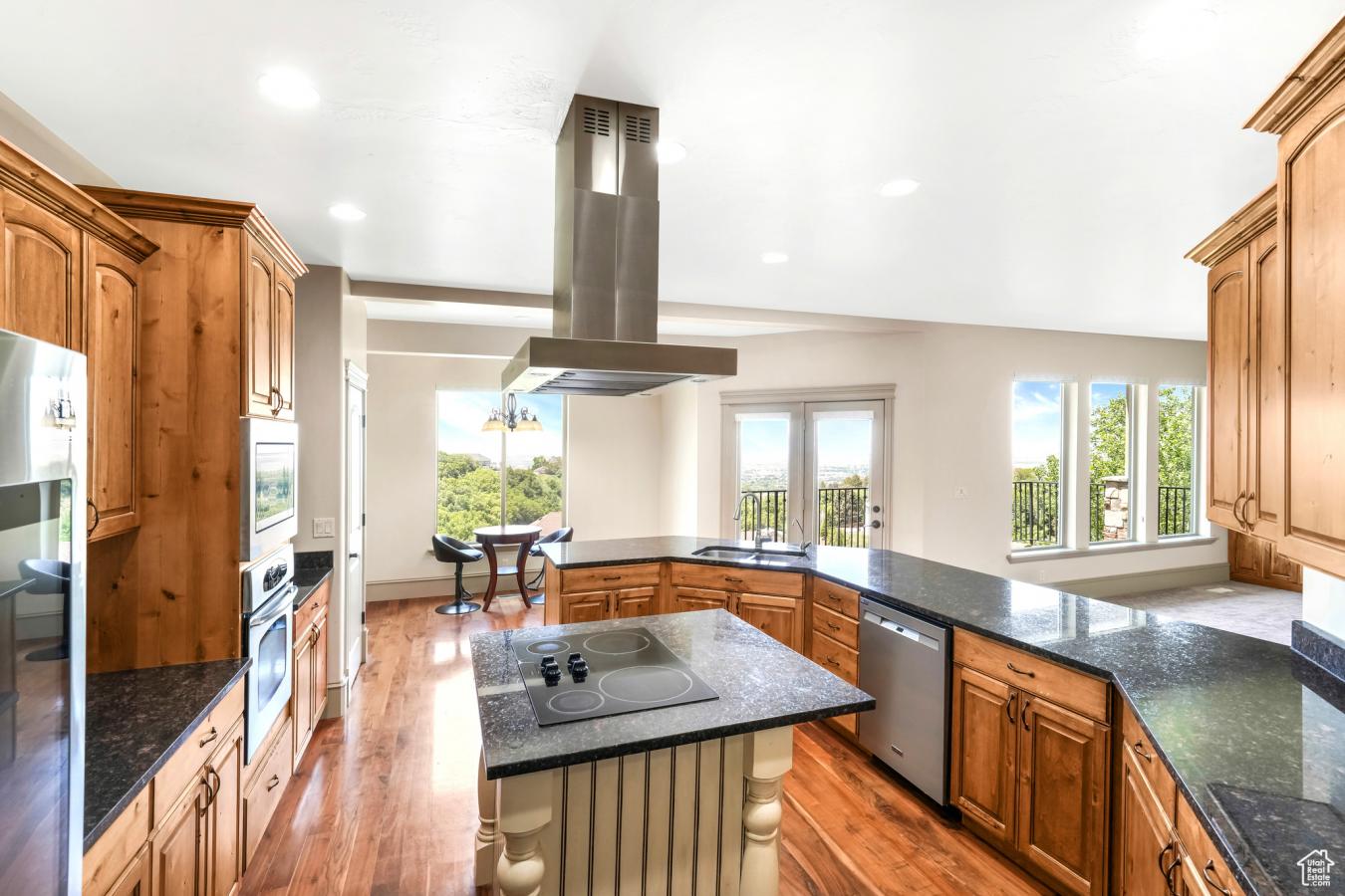 Bountiful, Utah, 84010, United States, 6 Bedrooms Bedrooms, ,6 BathroomsBathrooms,Residential,For Sale,1900300