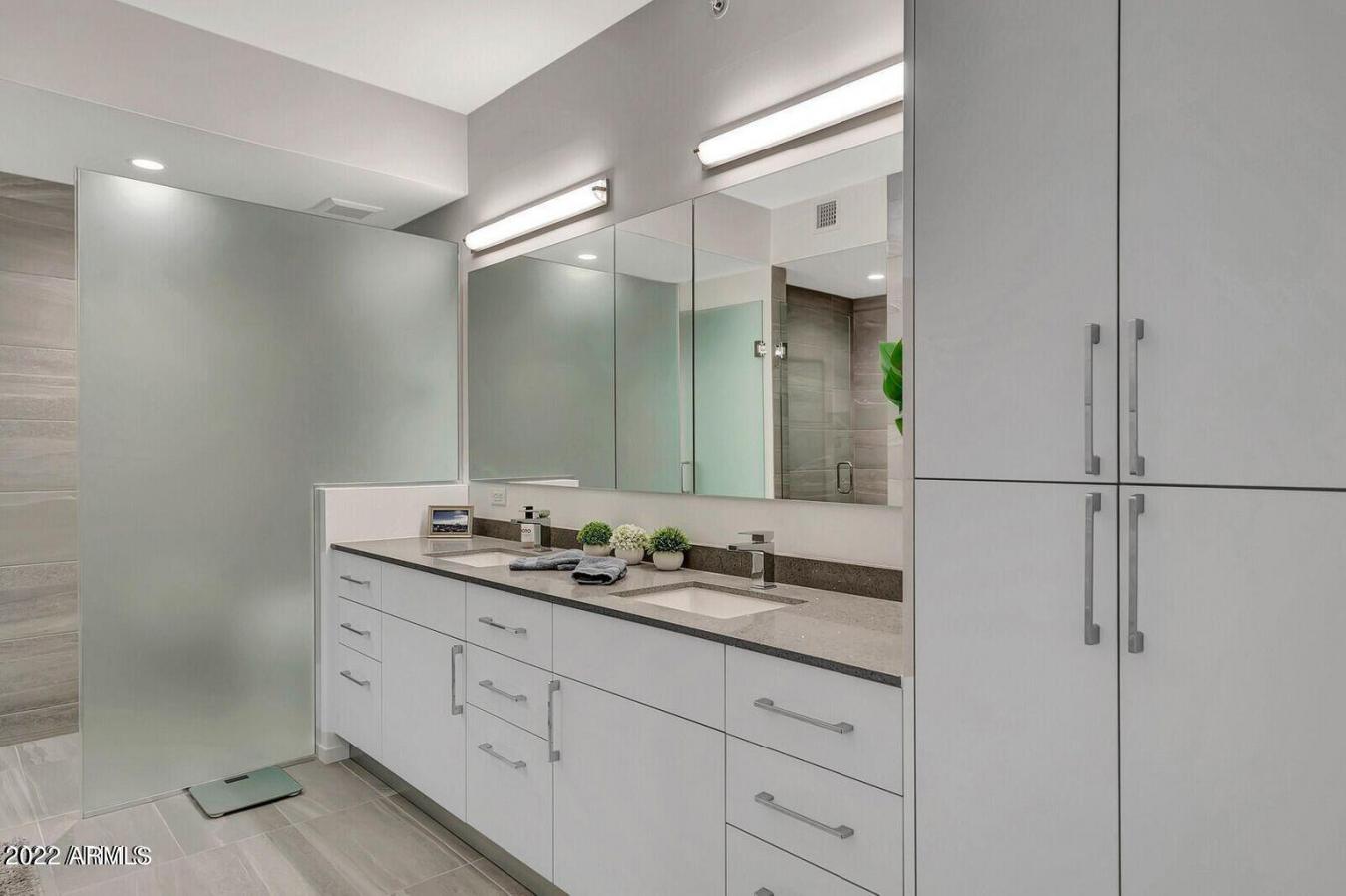EV CHARGER EQUIPPED, LOCATED IN THE DESIRABLE OWNERS BUILDING- Enjoy u – image 16