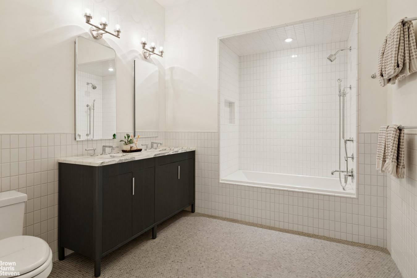 Park Slope, New York, 11215, United States, 3 Bedrooms Bedrooms, ,2 BathroomsBathrooms,Residential,For Sale,1919334