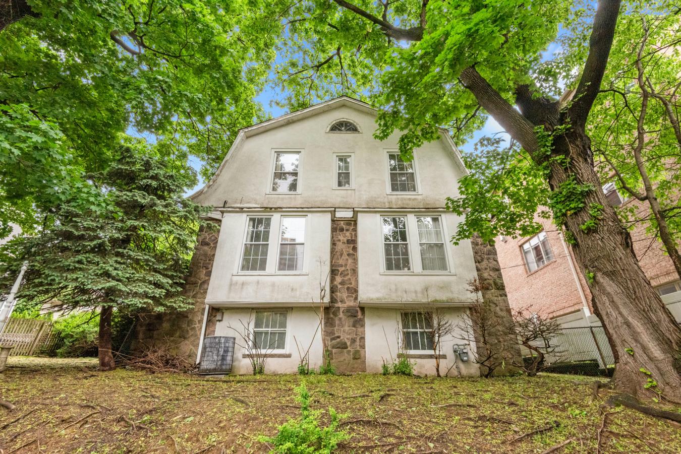 Edgewater, New Jersey, 07020, United States, 4 Bedrooms Bedrooms, ,3 BathroomsBathrooms,Residential,For Sale,1900271