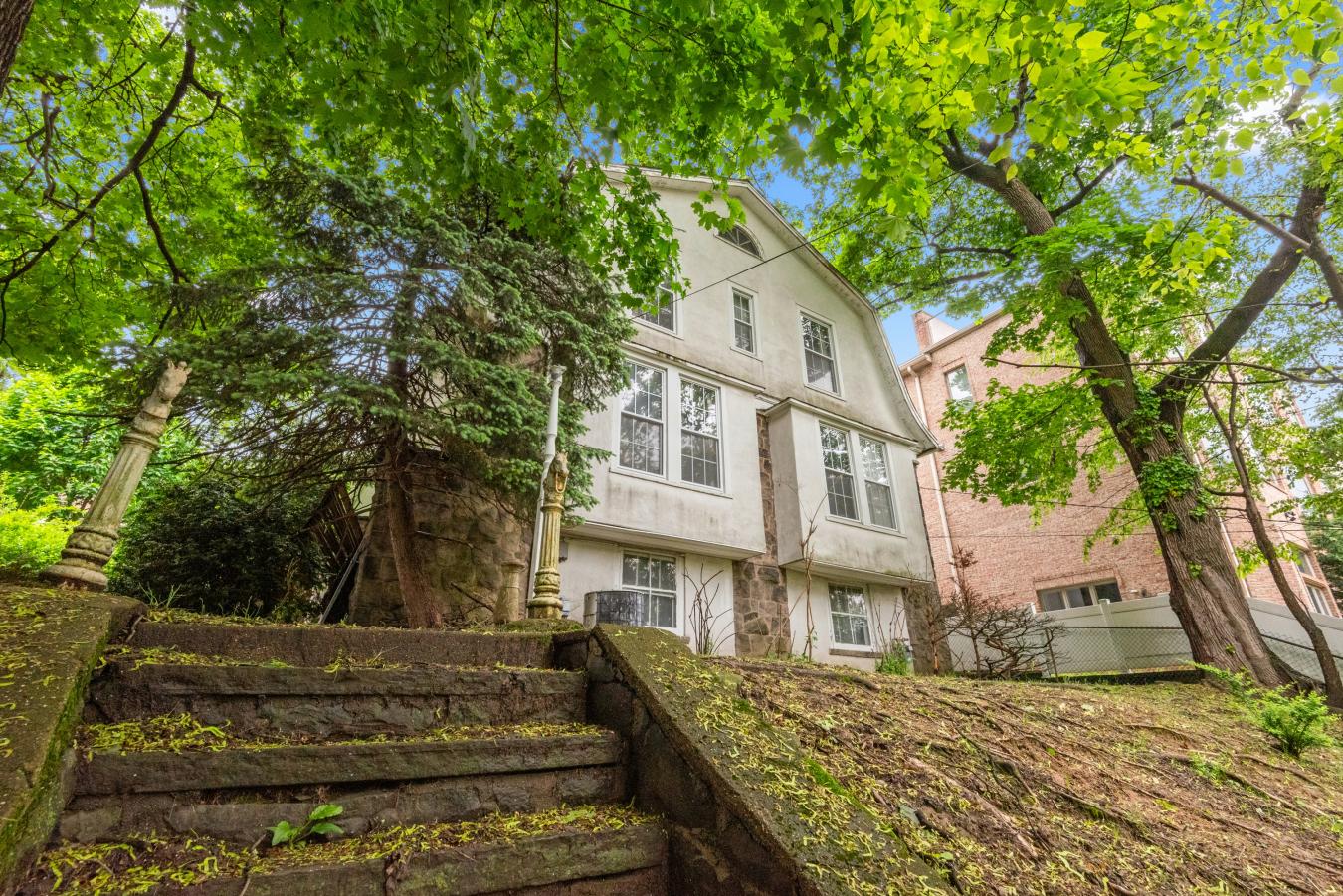 Edgewater, New Jersey, 07020, United States, 4 Bedrooms Bedrooms, ,3 BathroomsBathrooms,Residential,For Sale,1900271