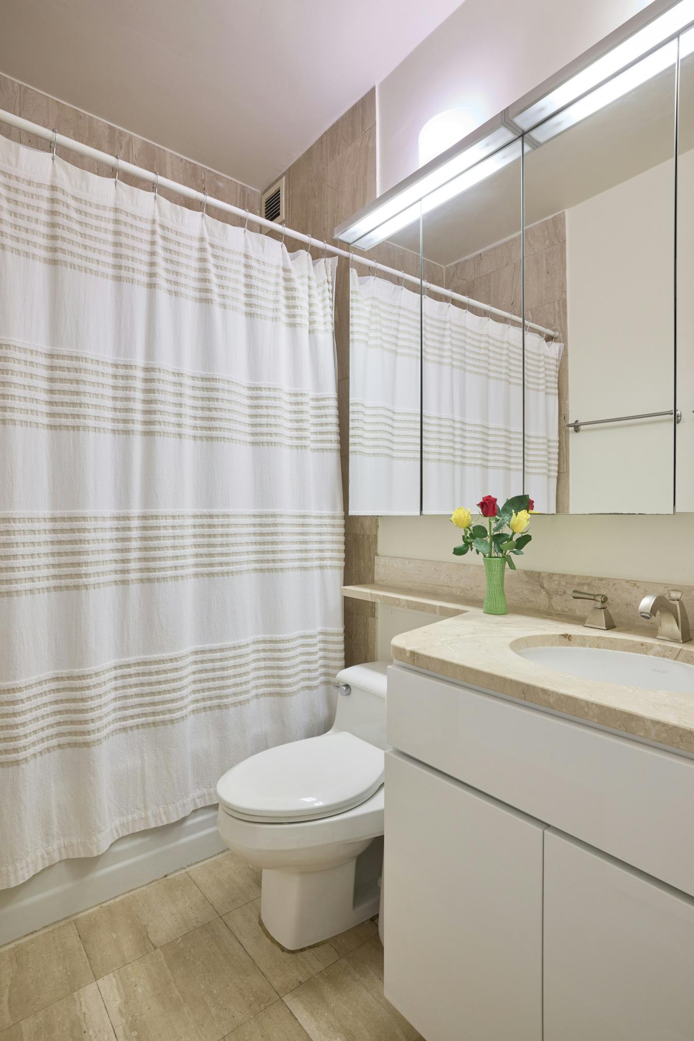 New York, New York, 10023, United States, 2 Bedrooms Bedrooms, ,1 BathroomBathrooms,Residential,For Sale,1900265