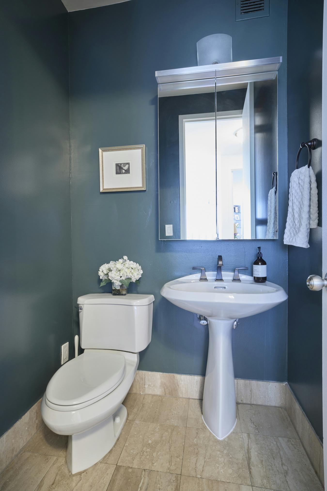 New York, New York, 10023, United States, 2 Bedrooms Bedrooms, ,1 BathroomBathrooms,Residential,For Sale,1900265