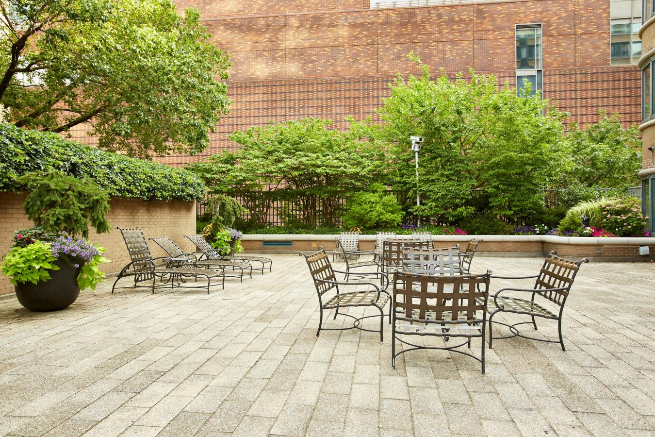 New York, New York, 10023, United States, 2 Bedrooms Bedrooms, ,1 BathroomBathrooms,Residential,For Sale,1900265