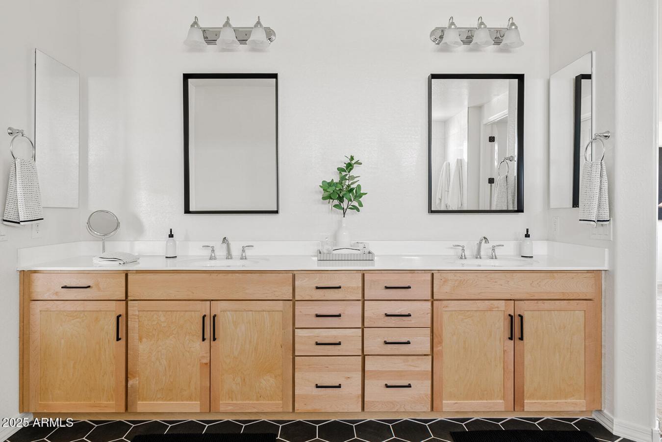 Mesa, Maricopa, 85212, United States, 4 Bedrooms Bedrooms, ,3 BathroomsBathrooms,Residential,For Sale,1902904