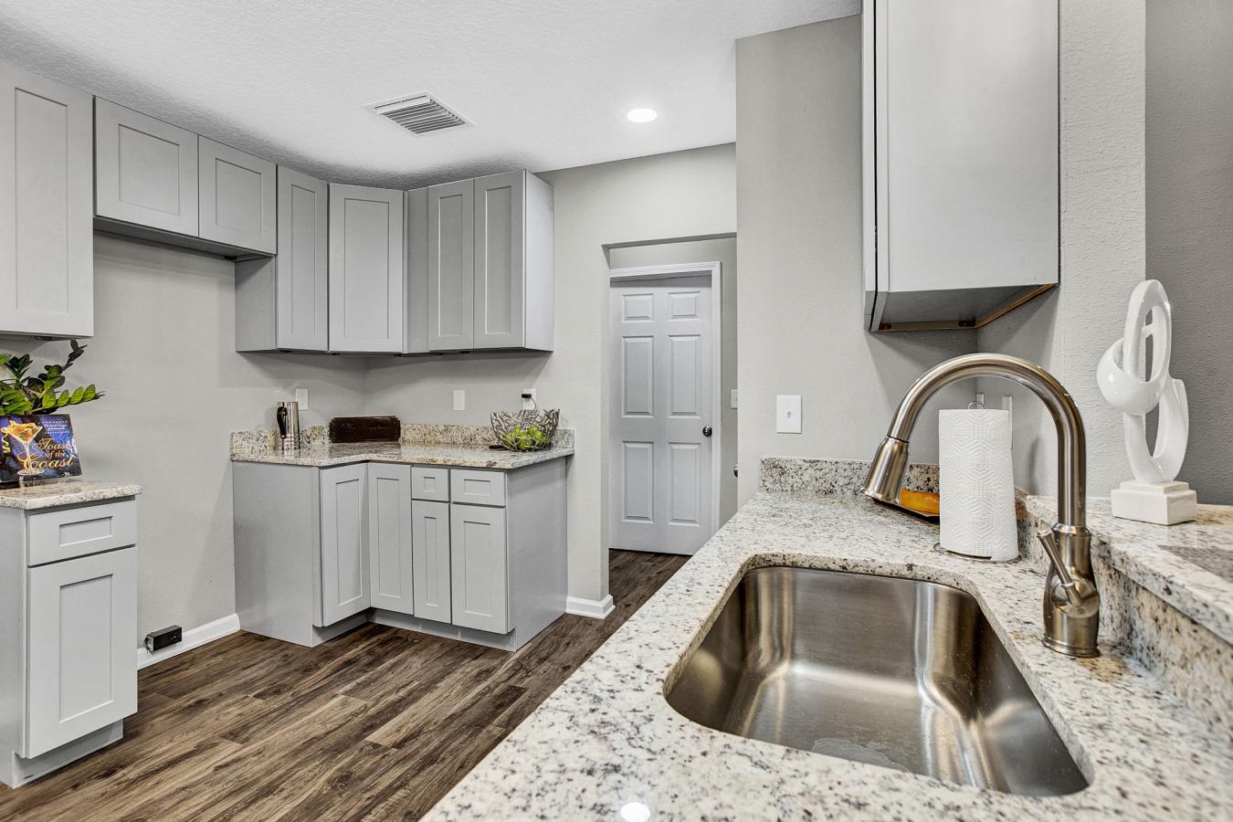 Stunning New Construction Home - Move-In Ready! Welcome home! A beauti – image 8