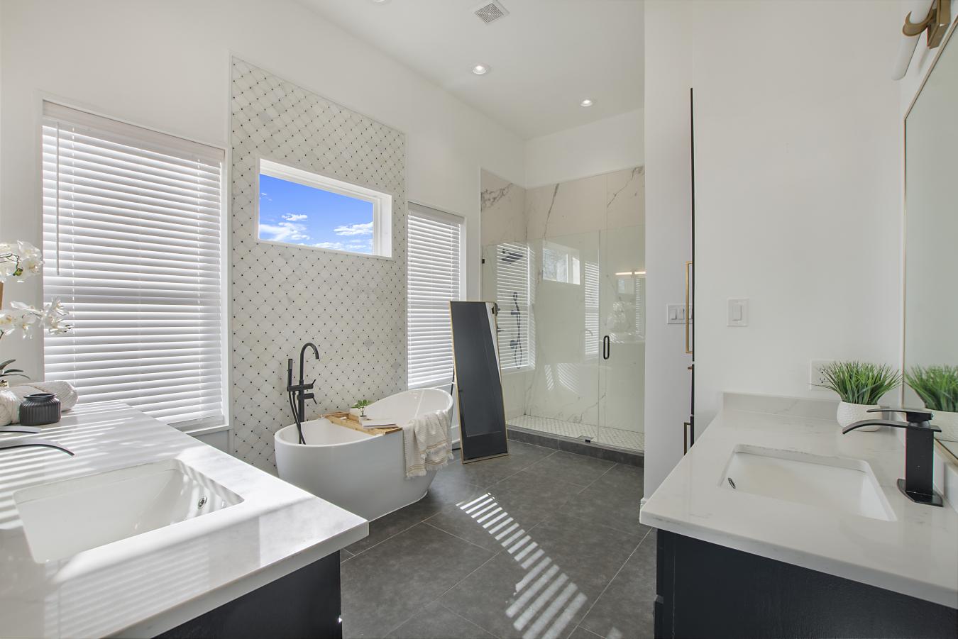 Dallas, Dallas, 75208, United States, 5 Bedrooms Bedrooms, ,5 BathroomsBathrooms,Residential,For Sale,1902895
