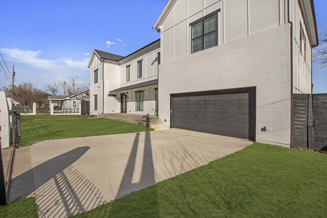 Dallas, Dallas, 75208, United States, 5 Bedrooms Bedrooms, ,5 BathroomsBathrooms,Residential,For Sale,1902895