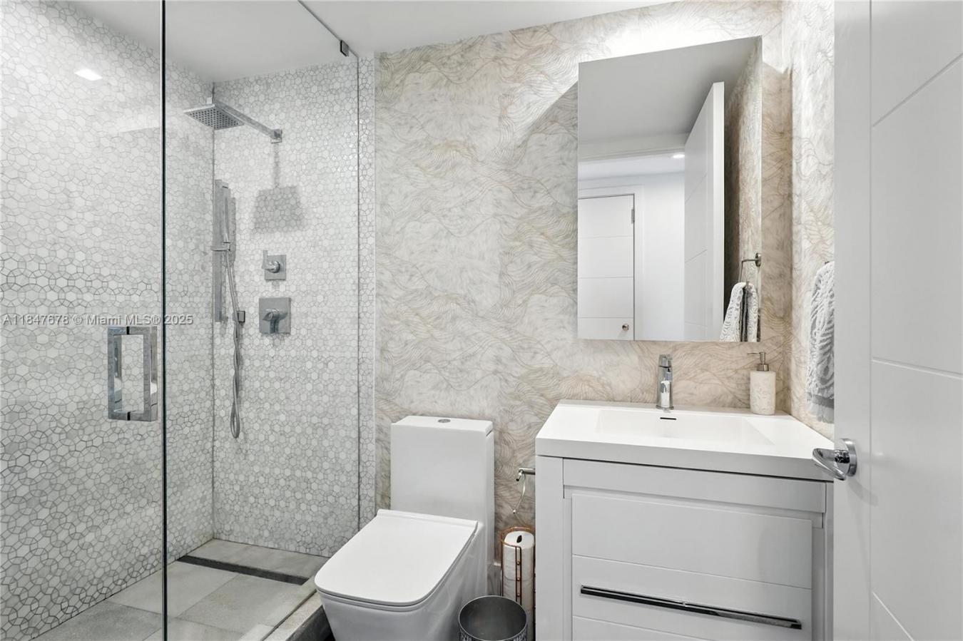 Miami, Florida, 33131, United States, 2 Bedrooms Bedrooms, ,2 BathroomsBathrooms,Residential,For Sale,1902886