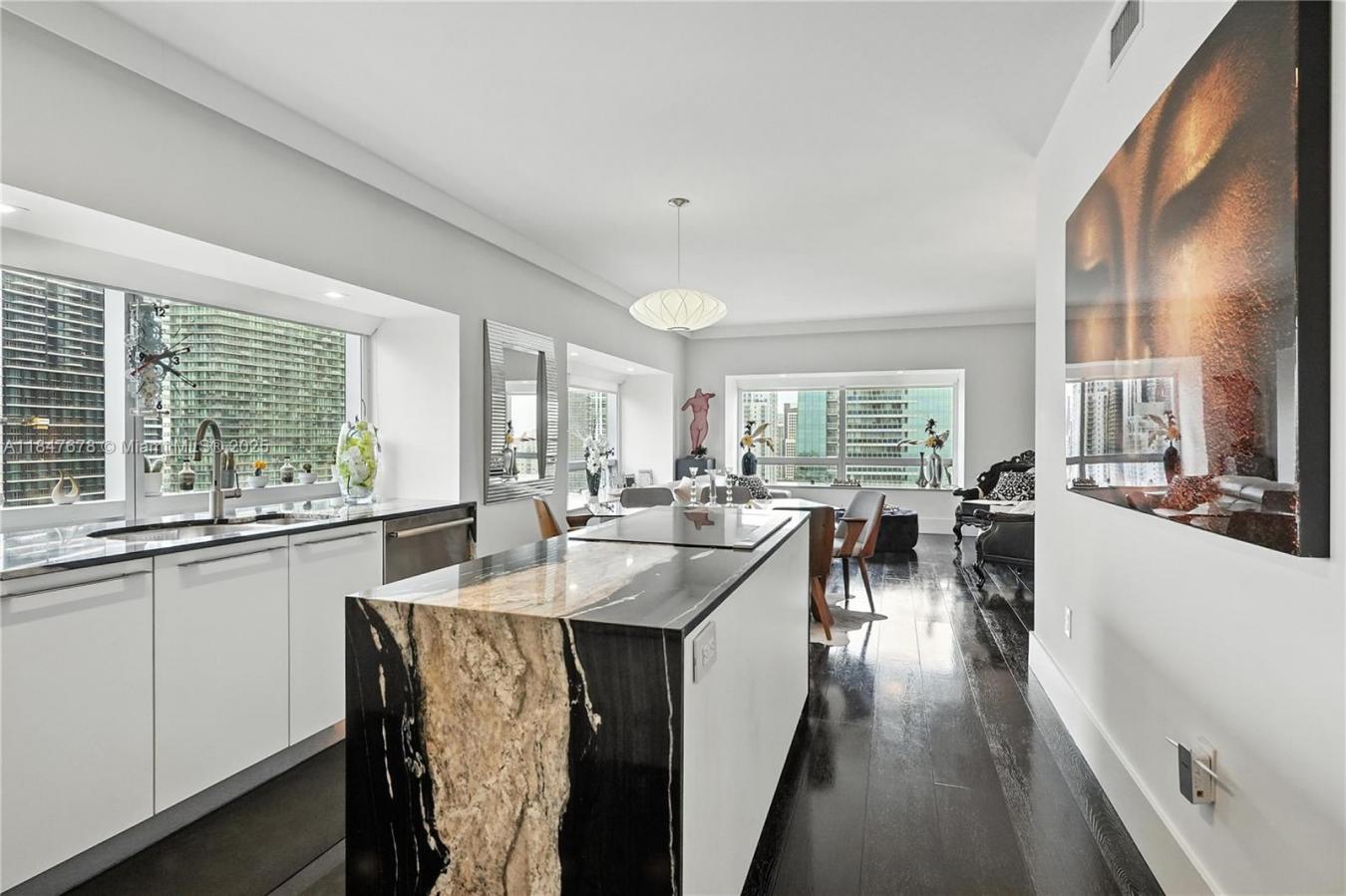 Miami, Florida, 33131, United States, 2 Bedrooms Bedrooms, ,2 BathroomsBathrooms,Residential,For Sale,1902886