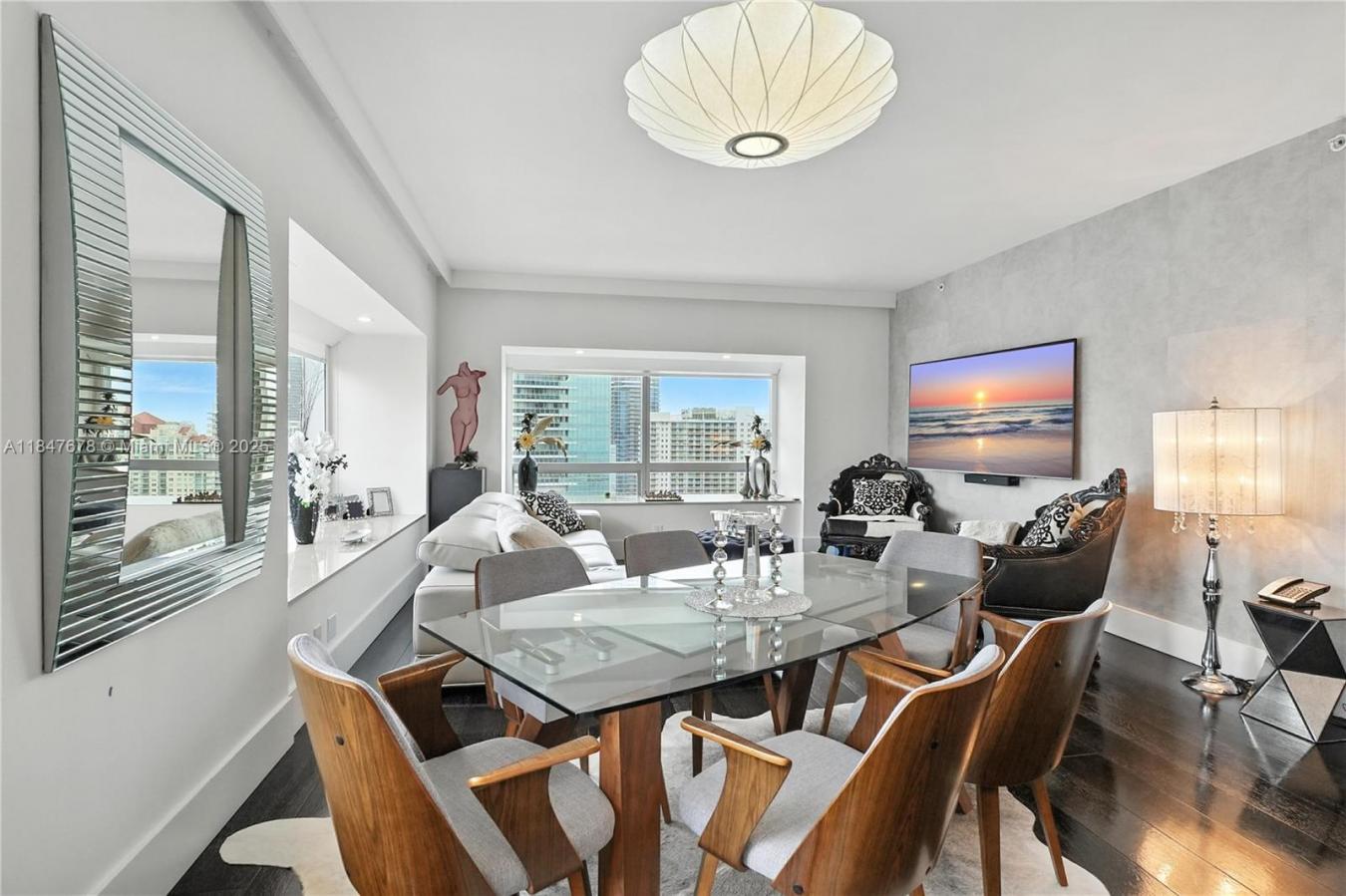 Miami, Florida, 33131, United States, 2 Bedrooms Bedrooms, ,2 BathroomsBathrooms,Residential,For Sale,1902886