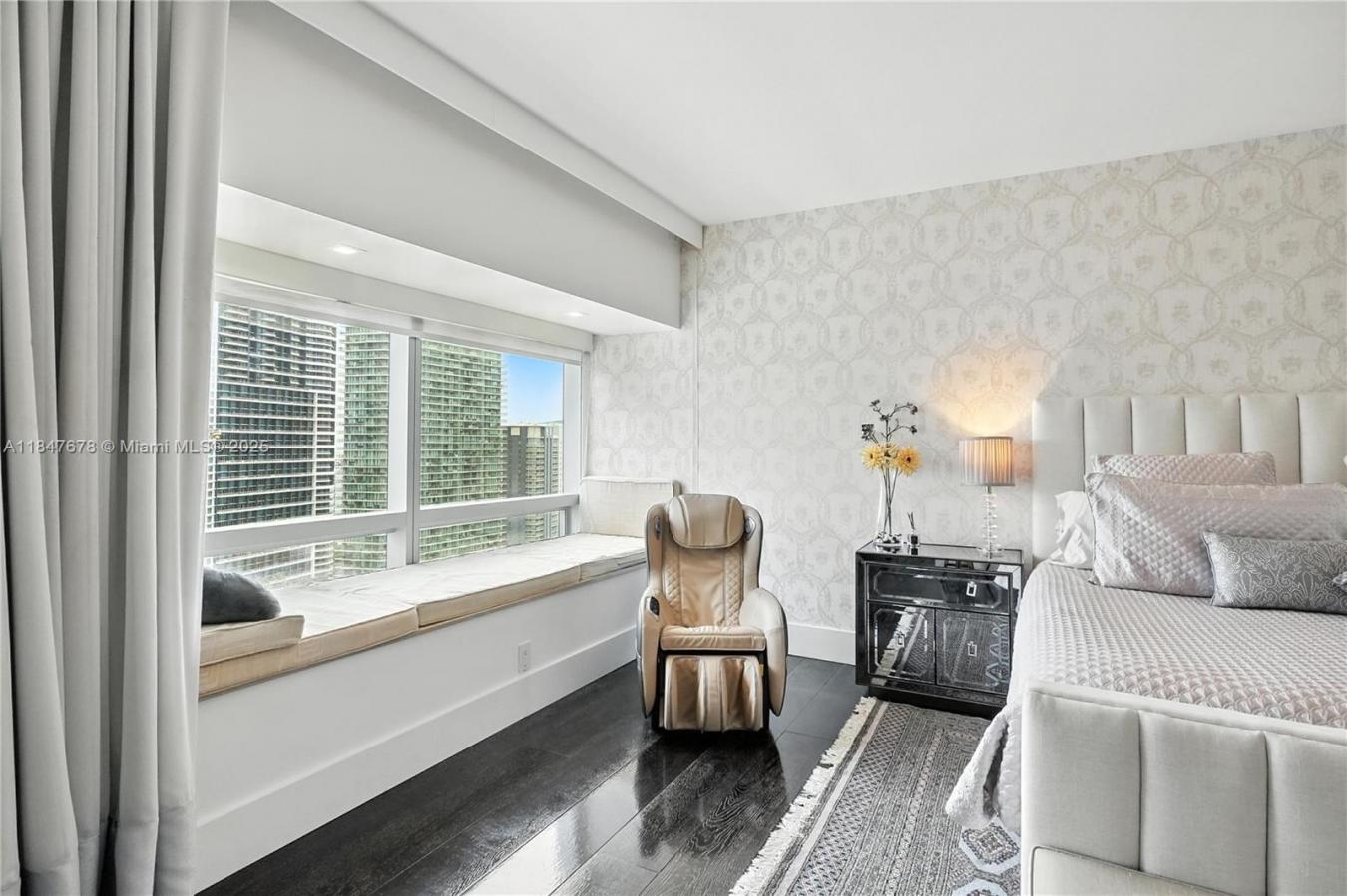 Miami, Florida, 33131, United States, 2 Bedrooms Bedrooms, ,2 BathroomsBathrooms,Residential,For Sale,1902886