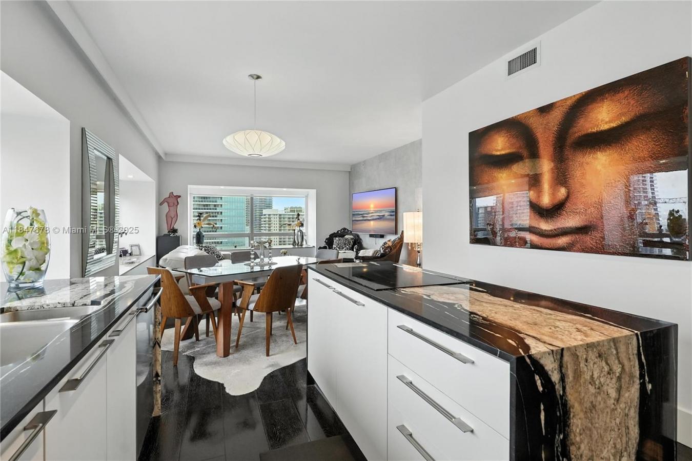 Miami, Florida, 33131, United States, 2 Bedrooms Bedrooms, ,2 BathroomsBathrooms,Residential,For Sale,1902886