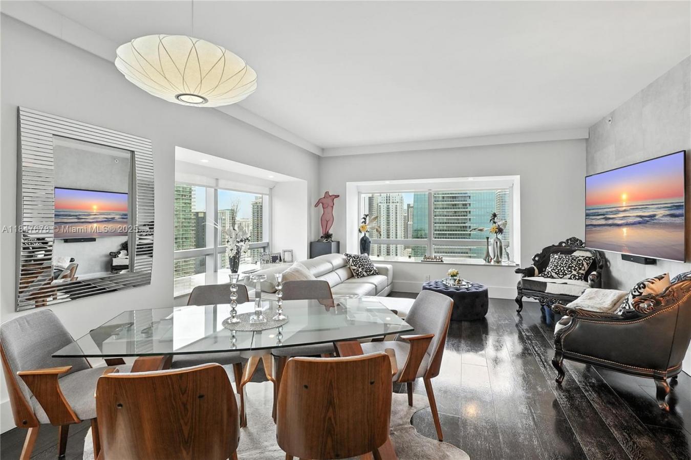 Miami, Florida, 33131, United States, 2 Bedrooms Bedrooms, ,2 BathroomsBathrooms,Residential,For Sale,1902886