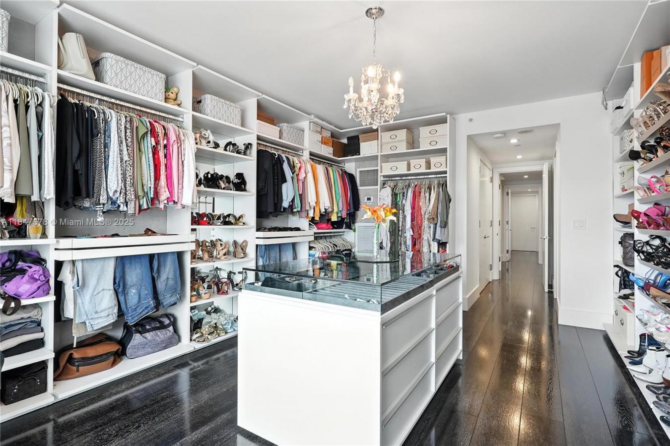 Miami, Florida, 33131, United States, 2 Bedrooms Bedrooms, ,2 BathroomsBathrooms,Residential,For Sale,1902886