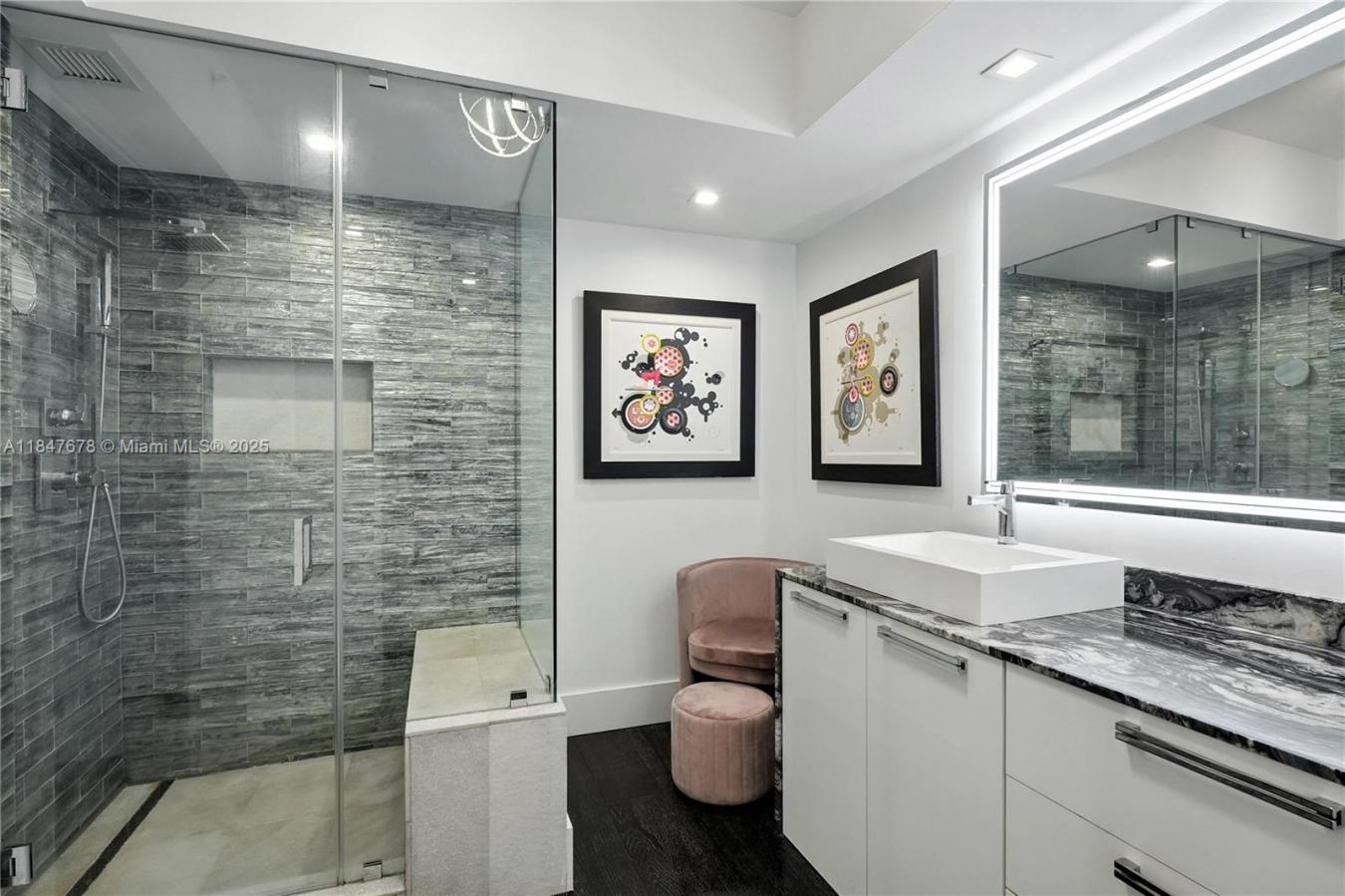 Miami, Florida, 33131, United States, 2 Bedrooms Bedrooms, ,2 BathroomsBathrooms,Residential,For Sale,1902886