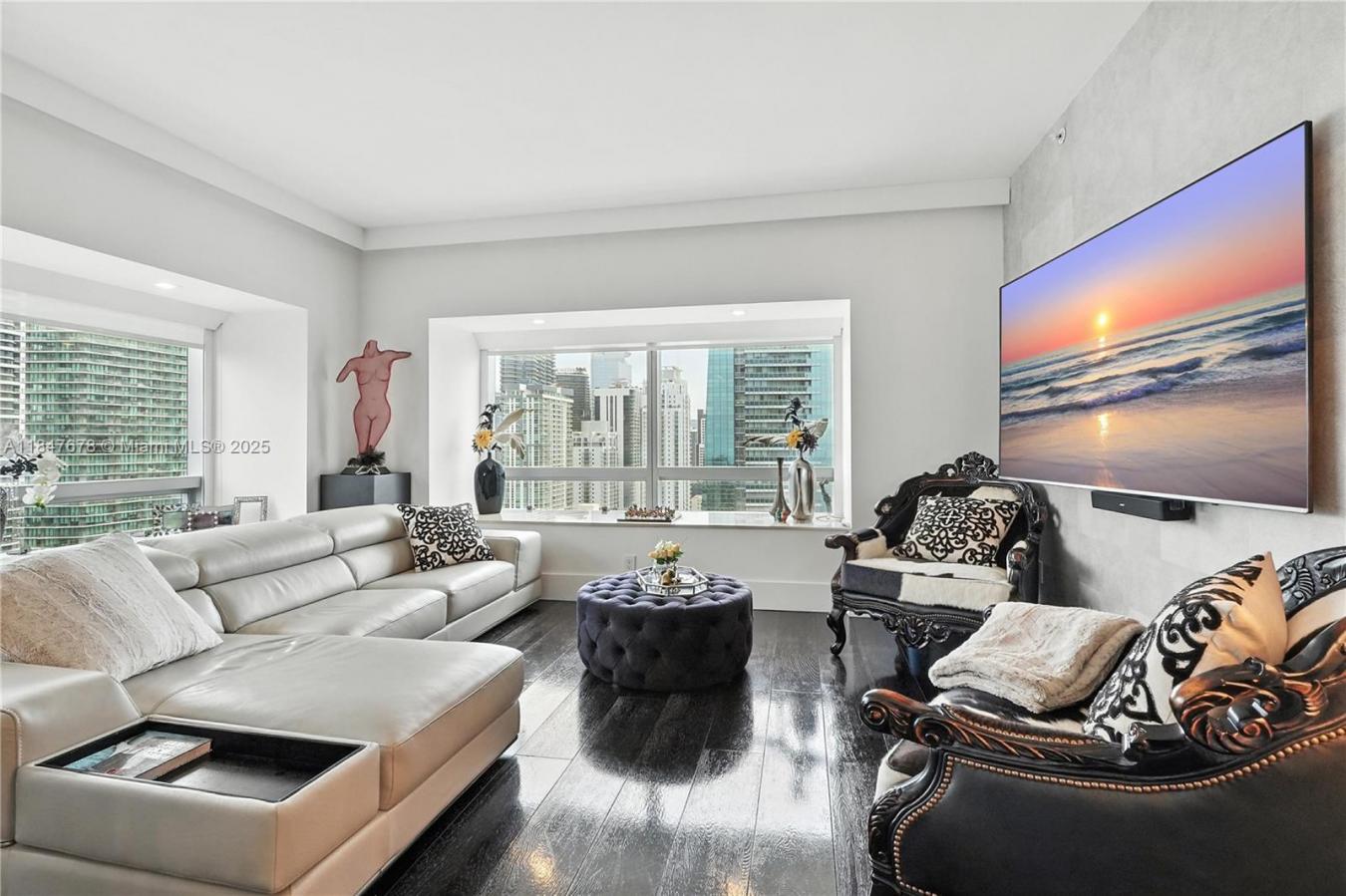 Miami, Florida, 33131, United States, 2 Bedrooms Bedrooms, ,2 BathroomsBathrooms,Residential,For Sale,1902886