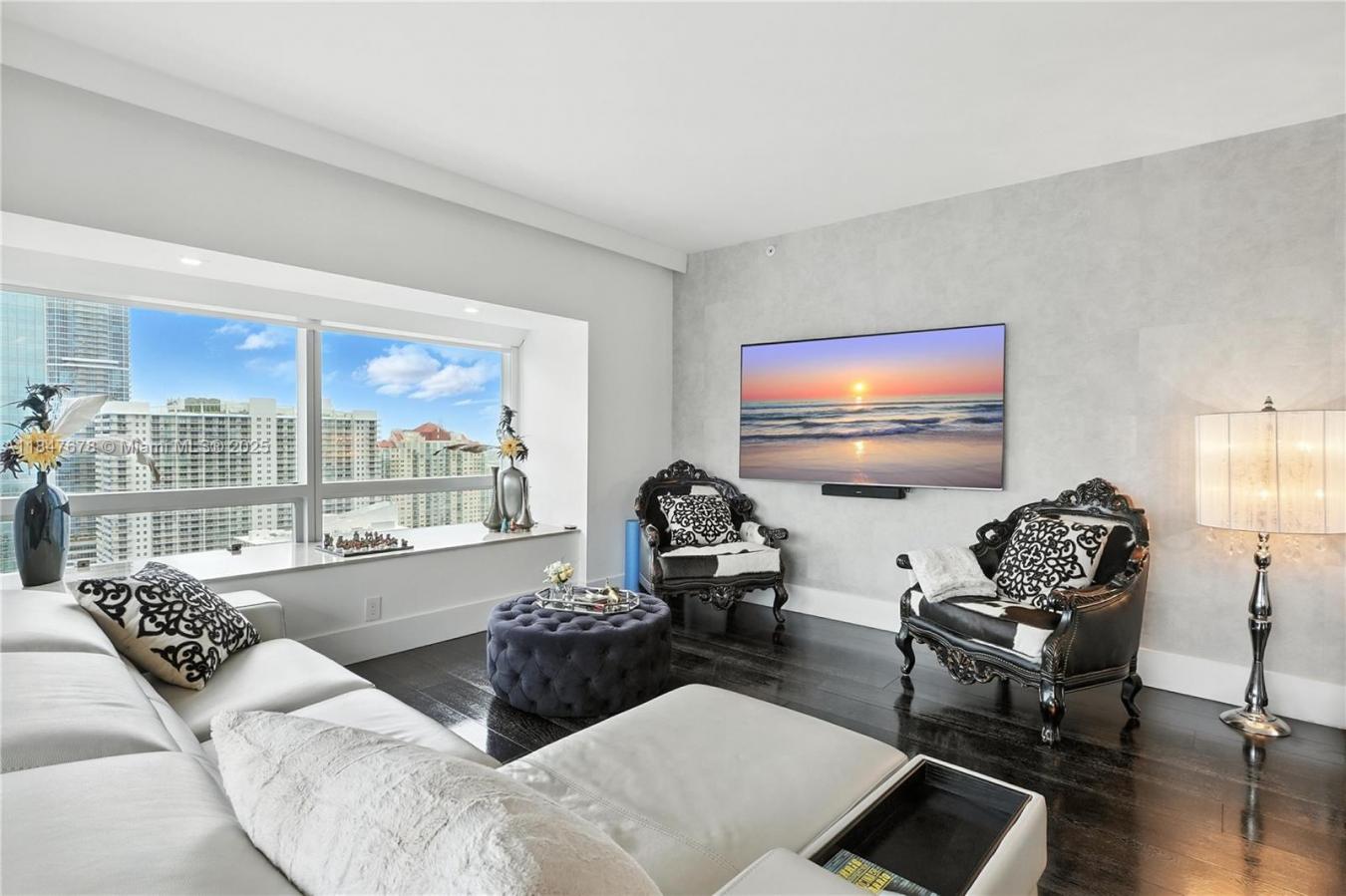 Miami, Florida, 33131, United States, 2 Bedrooms Bedrooms, ,2 BathroomsBathrooms,Residential,For Sale,1902886