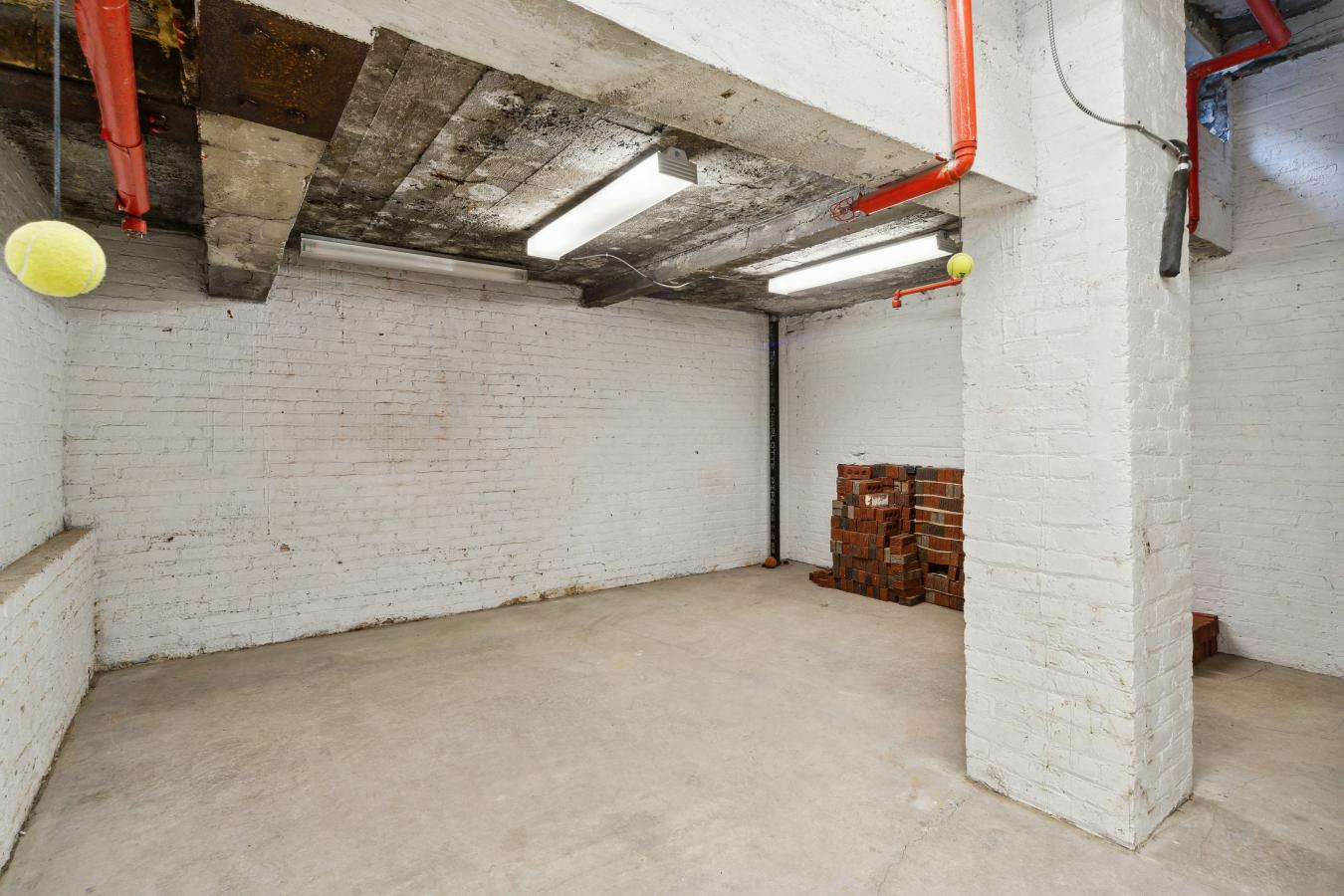 Harlem, New York, 10026, United States, ,1 BathroomBathrooms,Residential,For Sale,1902883