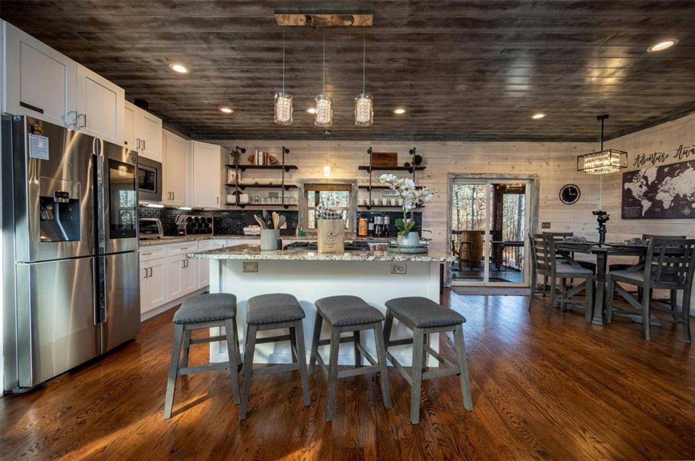 Broken Bow, McCurtain, 74728, United States, 2 Bedrooms Bedrooms, ,2 BathroomsBathrooms,Residential,For Sale,1902878
