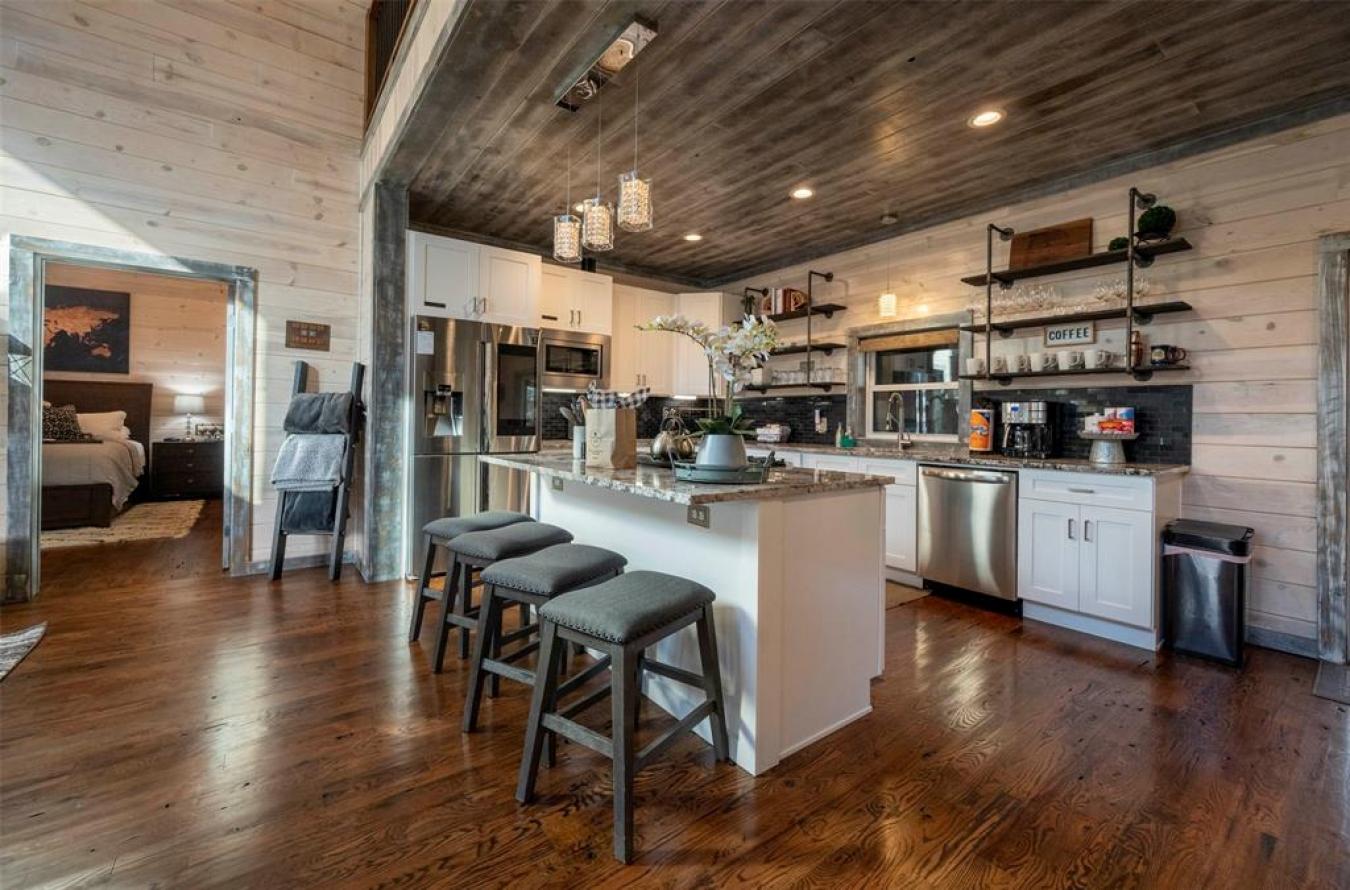 Broken Bow, McCurtain, 74728, United States, 2 Bedrooms Bedrooms, ,2 BathroomsBathrooms,Residential,For Sale,1902878
